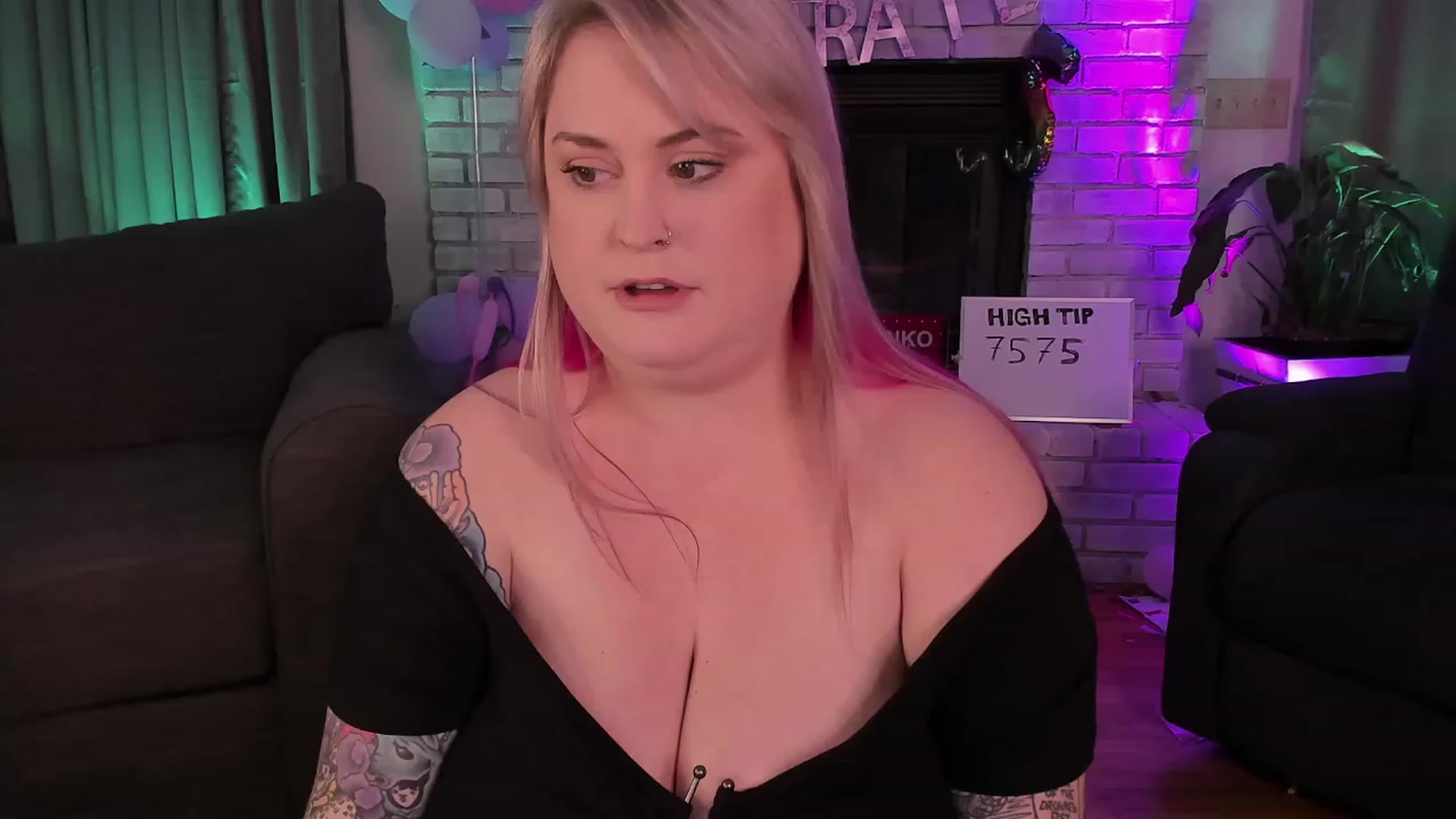 Gallery image thumbnail from mari_jae's myfreecams stream on, 08/27/2023, 08:08 image 16 of 20