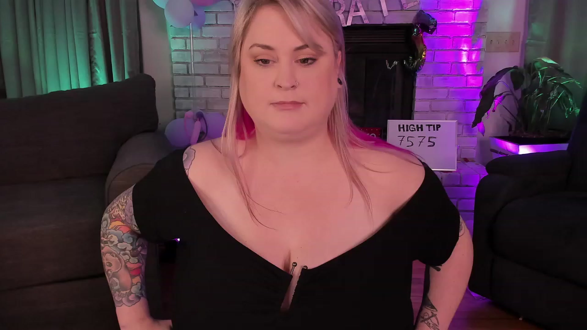 Gallery image thumbnail from mari_jae's myfreecams stream on, 08/27/2023, 08:08 image 19 of 20