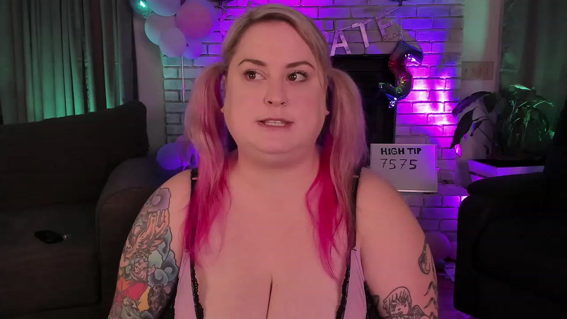 Gallery image thumbnail from mari_jae's myfreecams stream on, 08/29/2023, 07:49 image 9 of 20