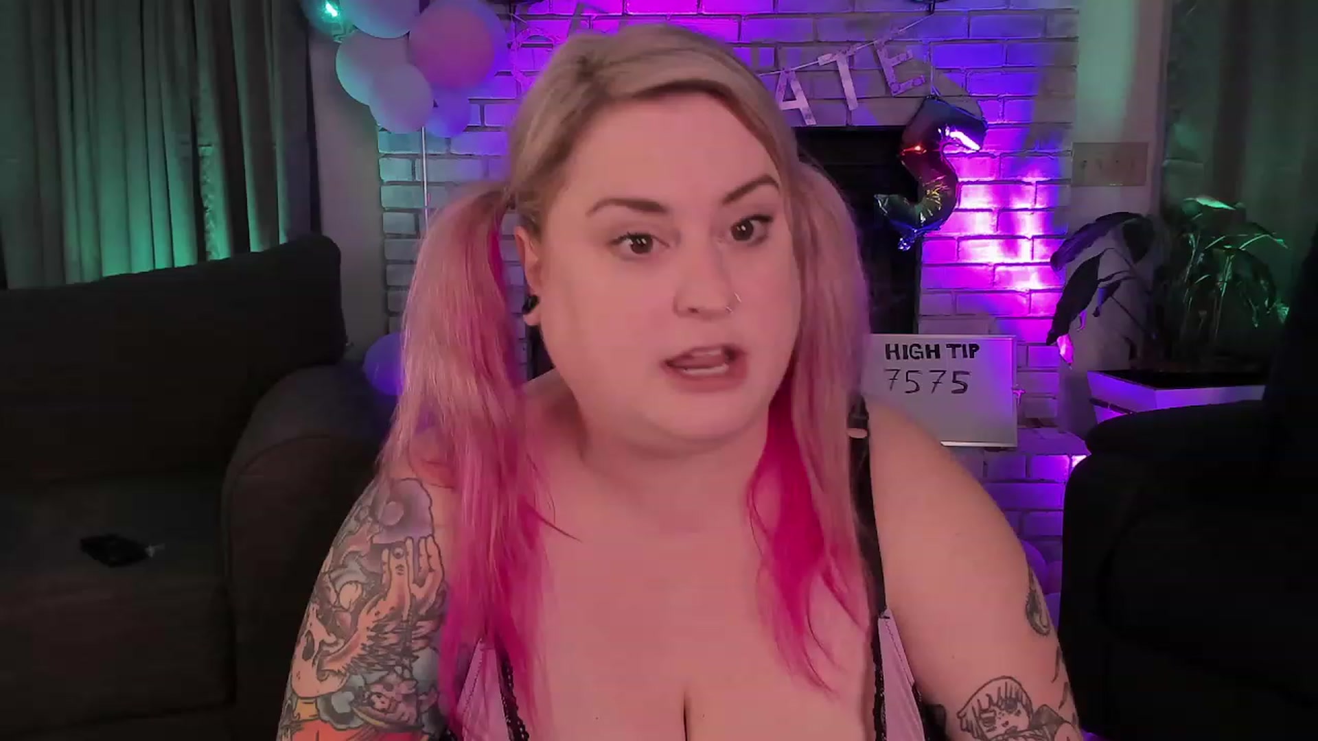 Gallery image thumbnail from mari_jae's myfreecams stream on, 08/29/2023, 07:49 image 13 of 20