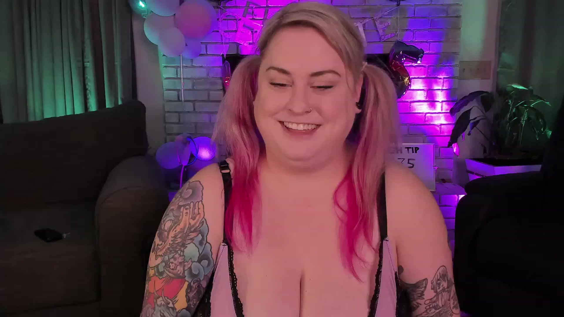 Gallery image thumbnail from mari_jae's myfreecams stream on, 08/29/2023, 07:49 image 11 of 20