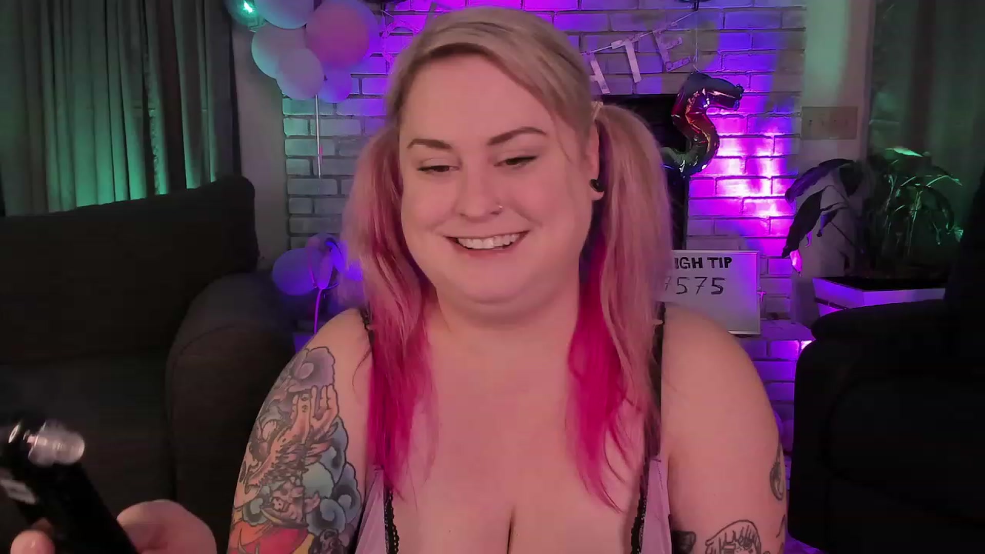 Gallery image thumbnail from mari_jae's myfreecams stream on, 08/29/2023, 07:49 image 8 of 20