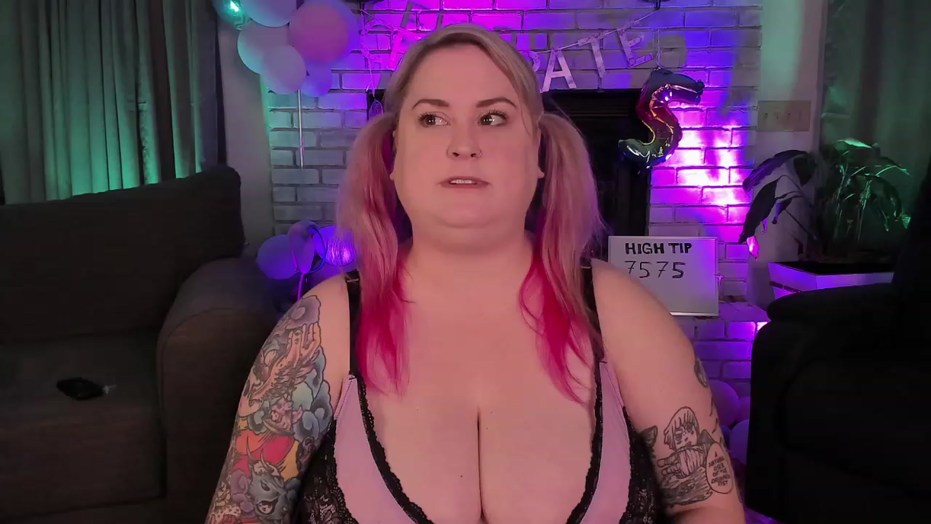 Gallery image thumbnail from mari_jae's myfreecams stream on, 08/29/2023, 07:49 image 12 of 20