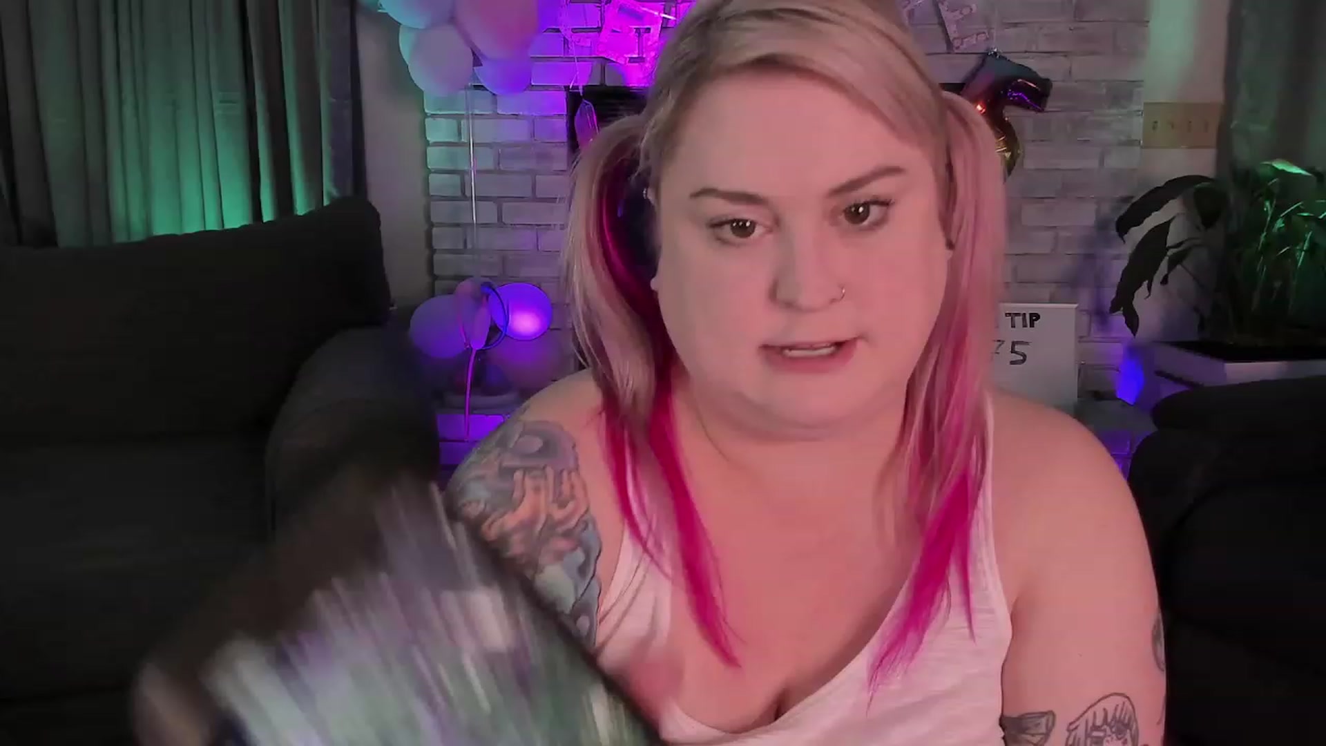 Gallery image thumbnail from mari_jae's myfreecams stream on, 08/30/2023, 07:18 image 2 of 20