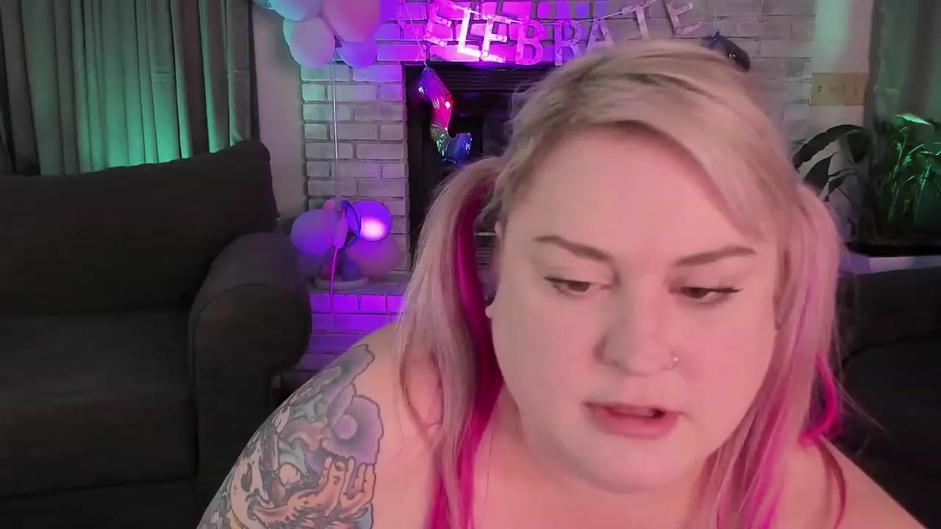 Gallery image thumbnail from mari_jae's myfreecams stream on, 08/30/2023, 07:18 image 10 of 20