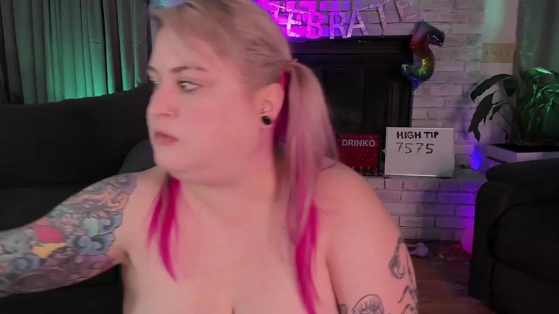Gallery image thumbnail from mari_jae's myfreecams stream on, 08/30/2023, 07:18 image 19 of 20