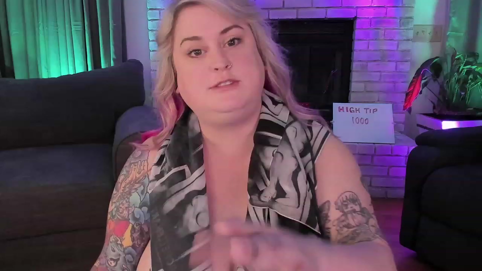 Gallery image thumbnail from mari_jae's myfreecams stream on, 09/09/2023, 11:09 image 12 of 20