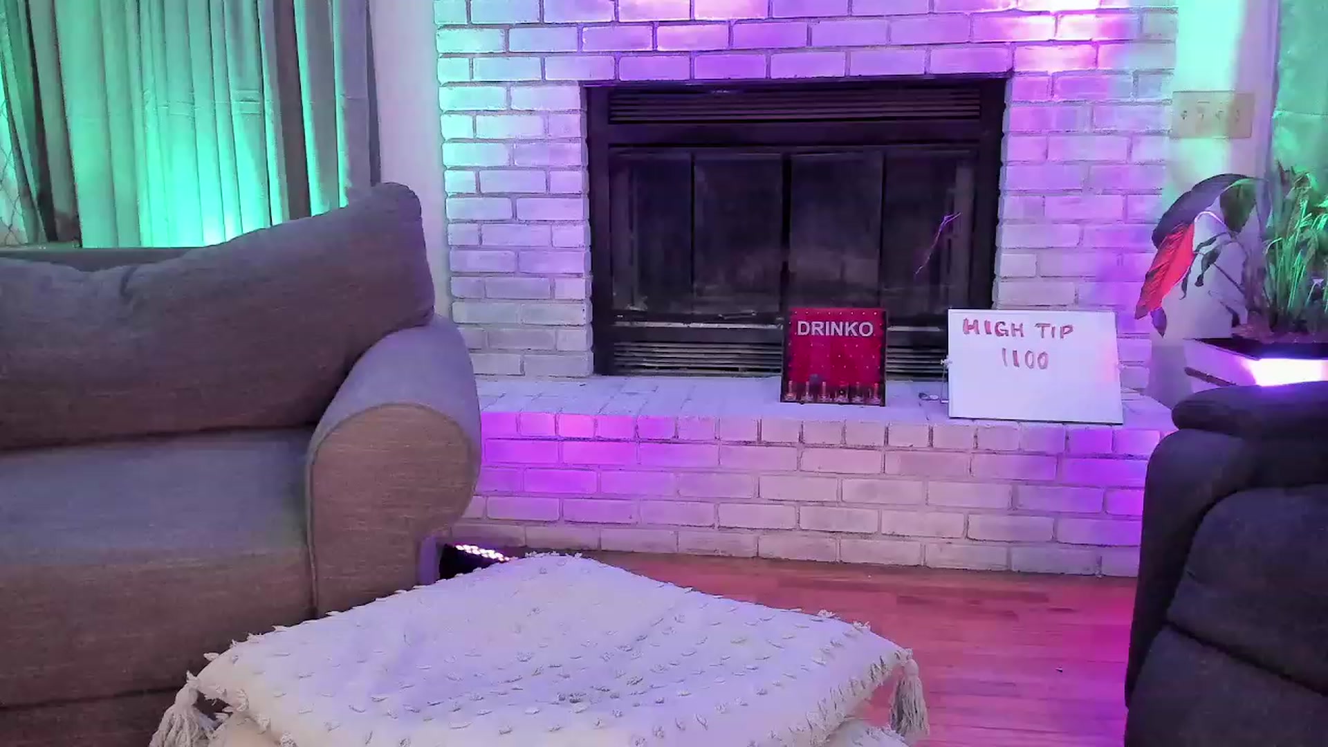 Gallery image thumbnail from mari_jae's myfreecams stream on, 09/17/2023, 08:03 image 10 of 20