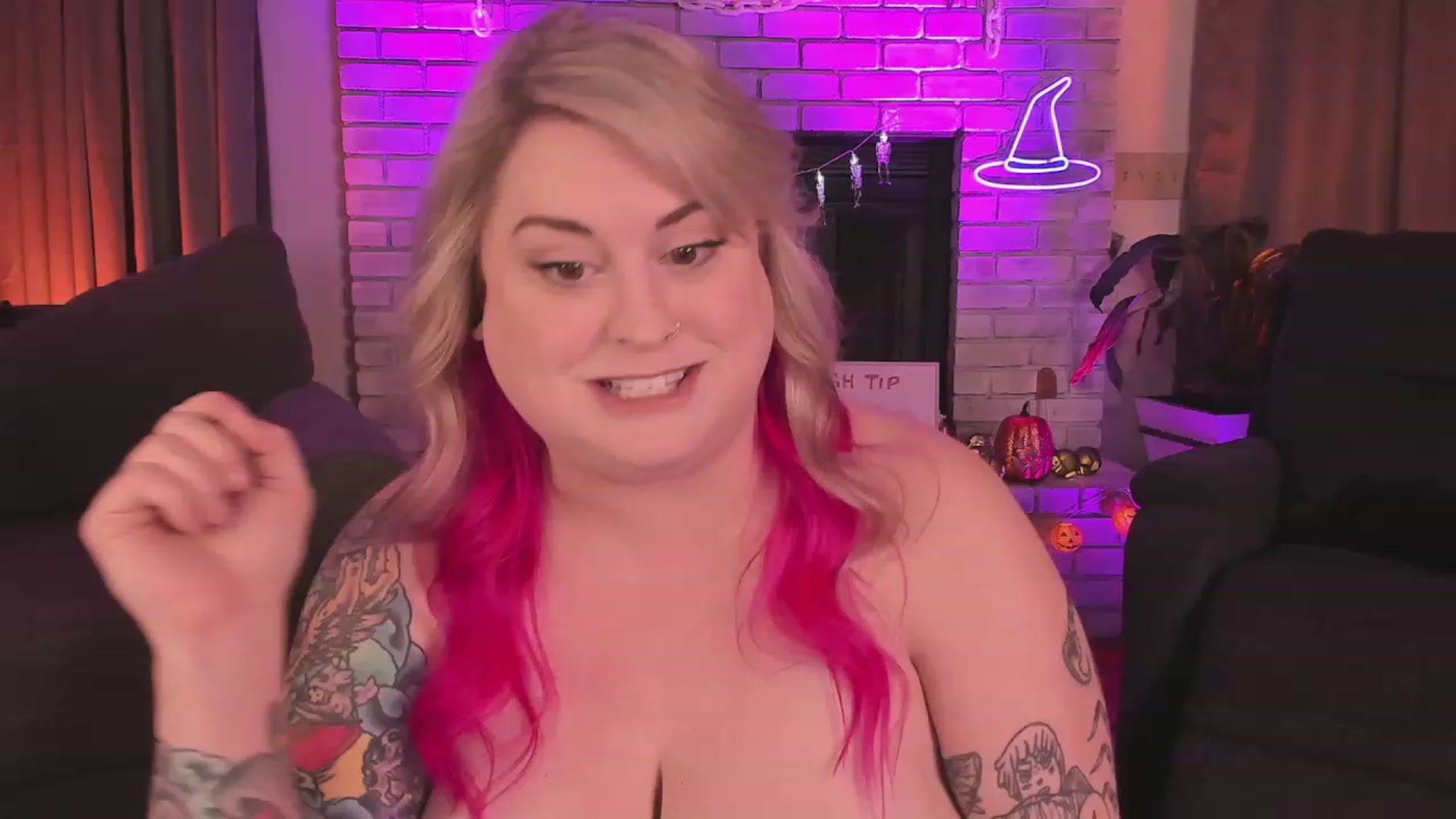 Gallery image thumbnail from mari_jae's myfreecams stream on, 10/05/2023, 09:58 image 17 of 20