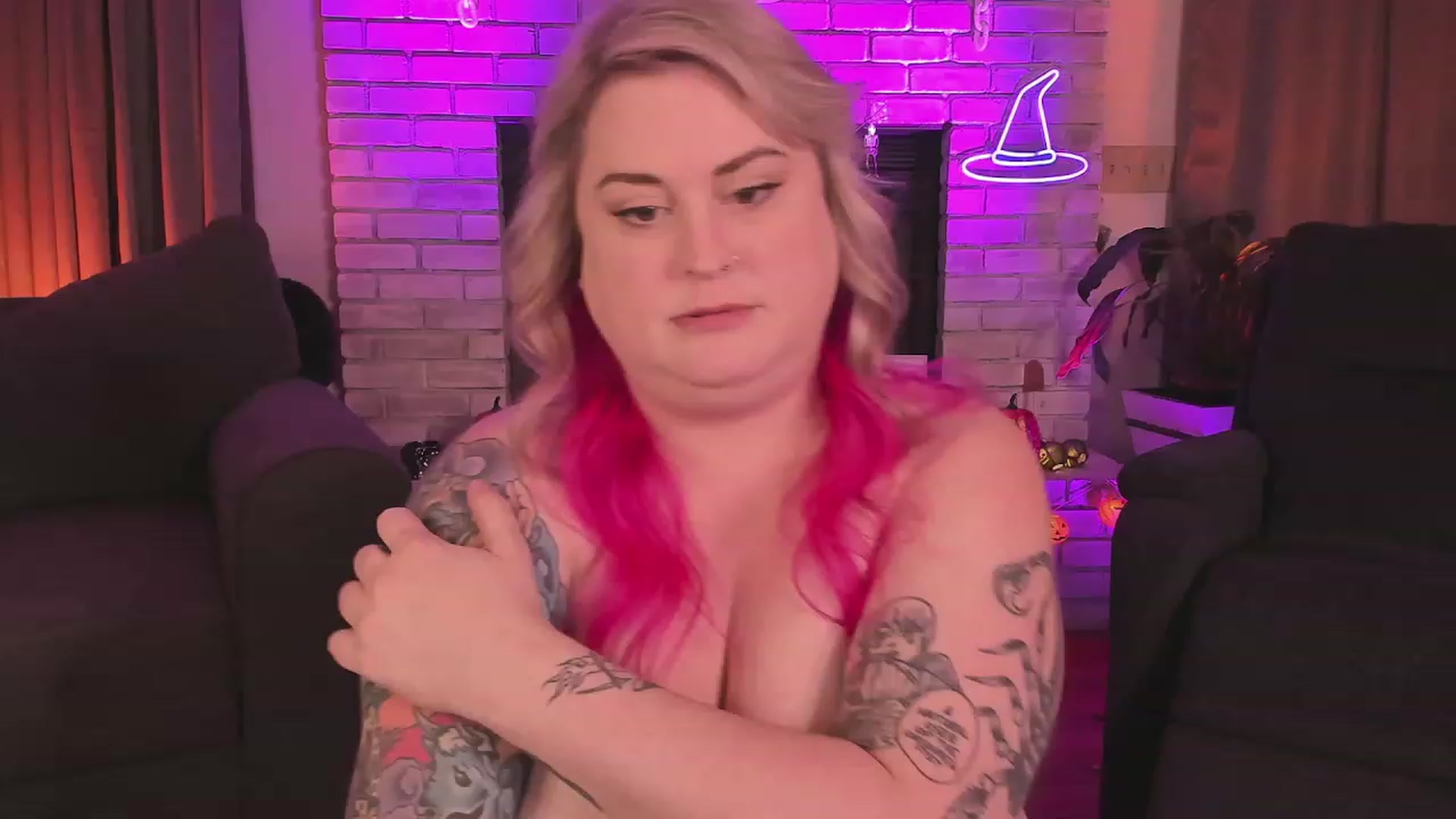 Gallery image thumbnail from mari_jae's myfreecams stream on, 10/05/2023, 09:58 image 5 of 20