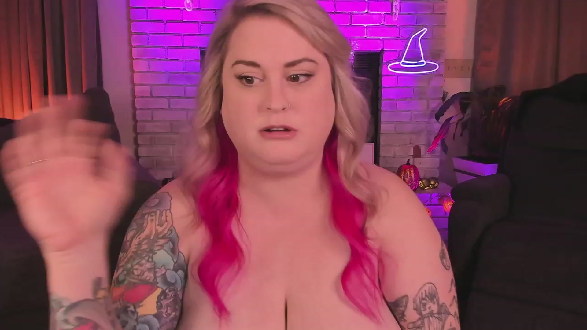 Gallery image thumbnail from mari_jae's myfreecams stream on, 10/05/2023, 09:58 image 7 of 20