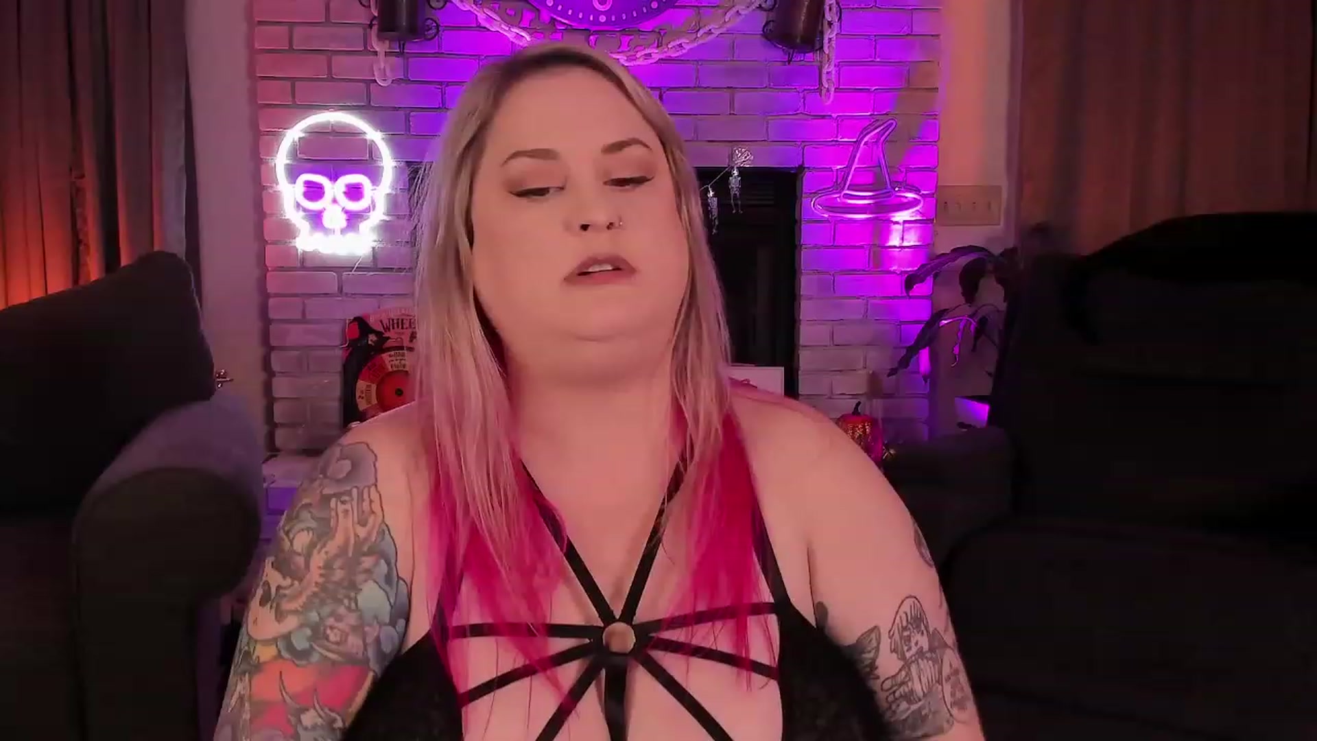 Gallery image thumbnail from mari_jae's myfreecams stream on, 10/11/2023, 09:16 image 3 of 20