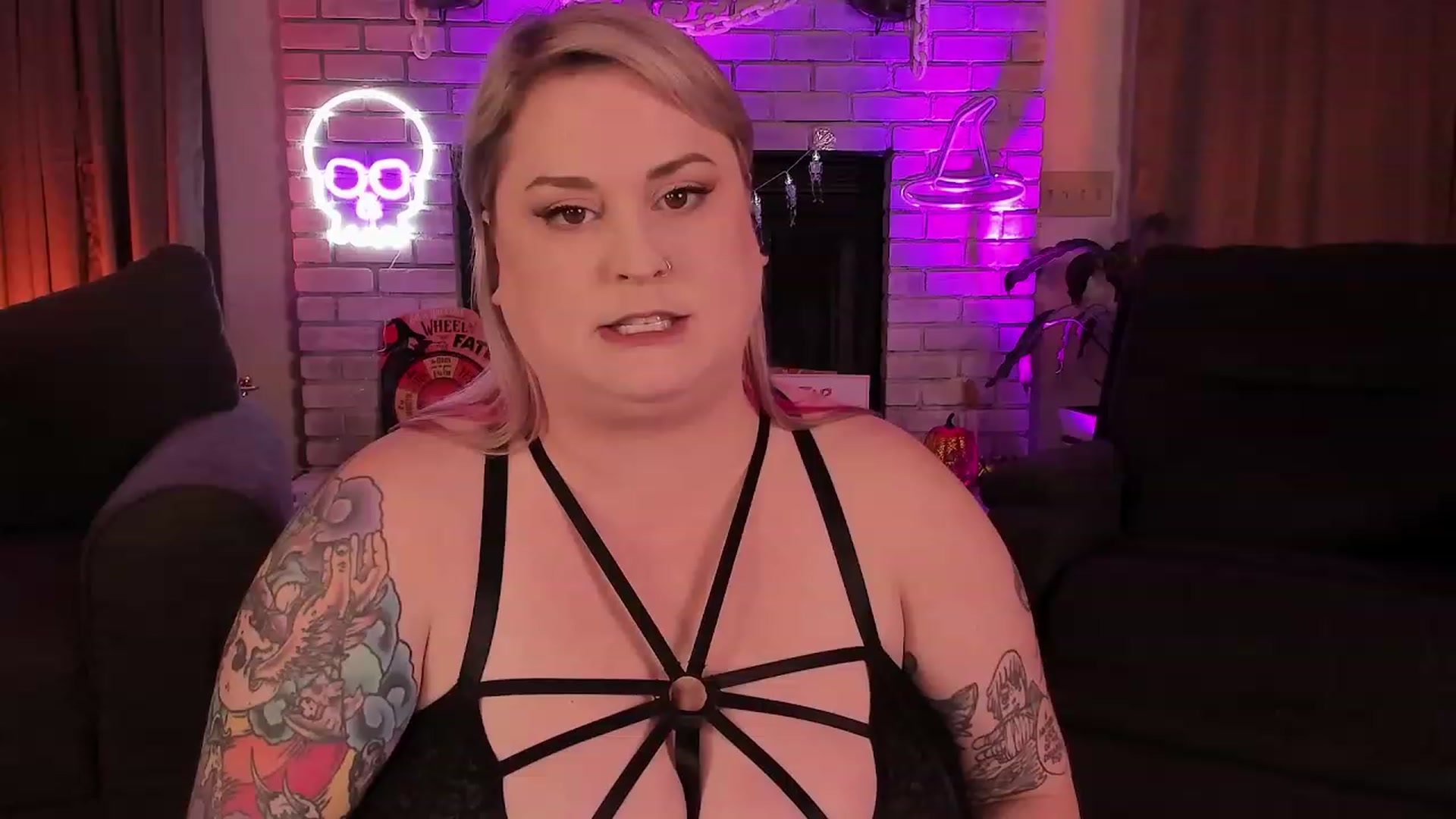 Gallery image thumbnail from mari_jae's myfreecams stream on, 10/11/2023, 09:16 image 9 of 20