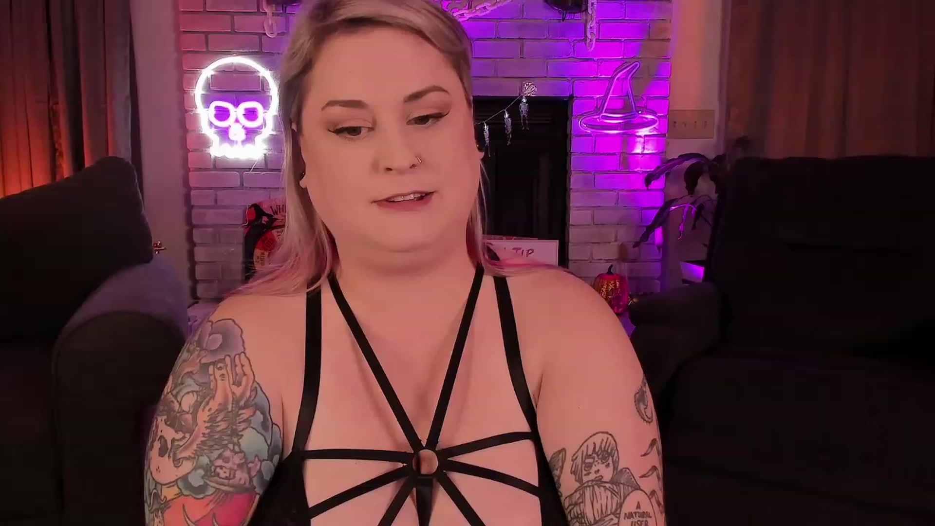 Gallery image thumbnail from mari_jae's myfreecams stream on, 10/11/2023, 09:16 image 10 of 20