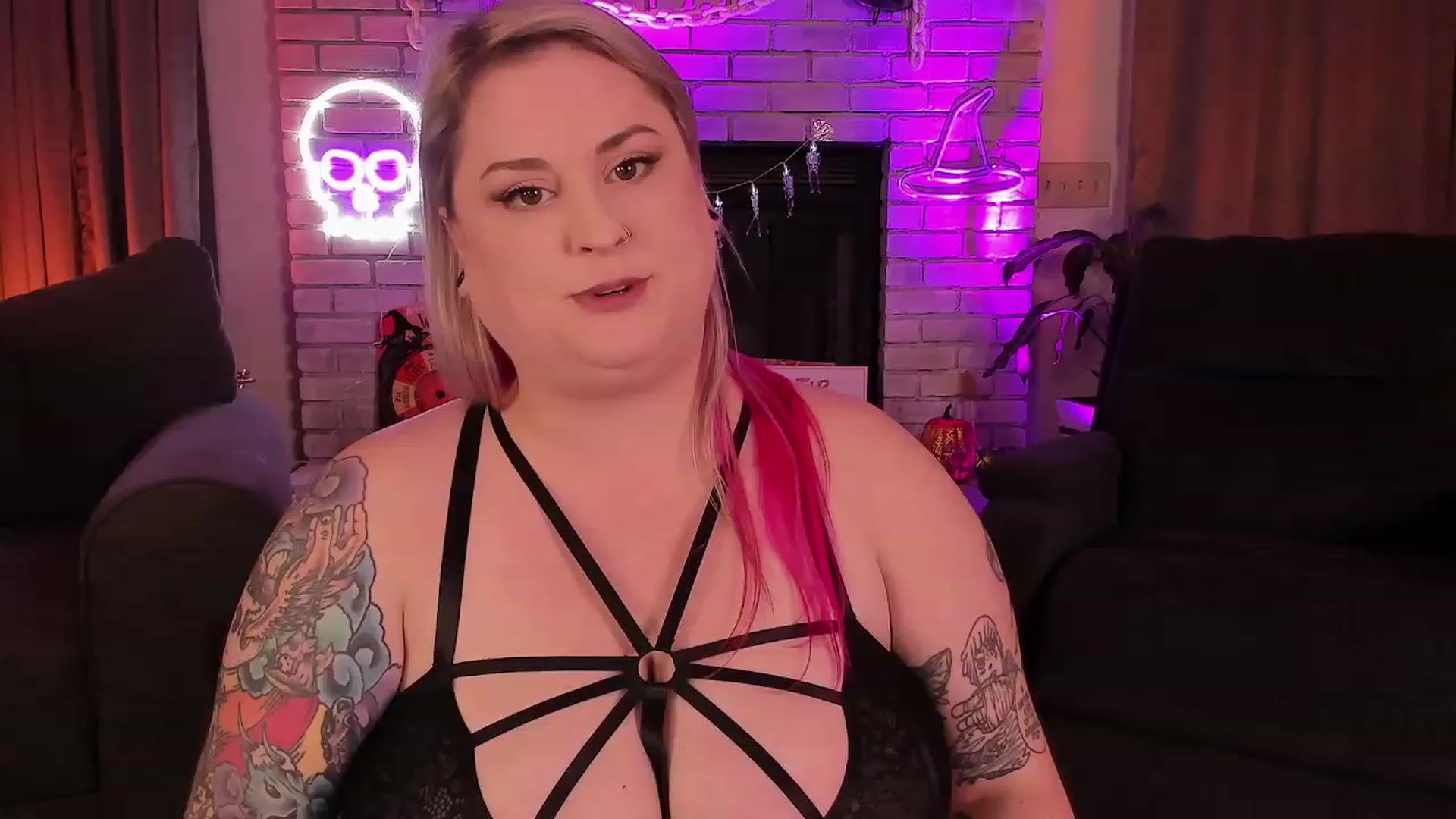 Gallery image thumbnail from mari_jae's myfreecams stream on, 10/11/2023, 09:16 image 18 of 20