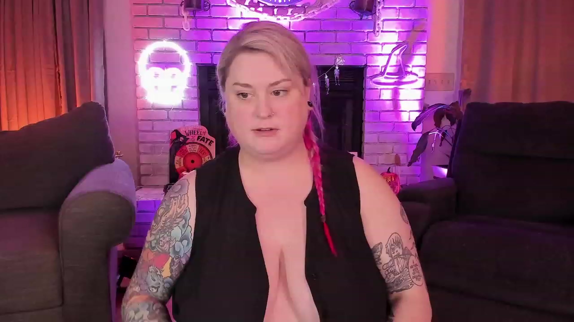 Gallery image thumbnail from mari_jae's myfreecams stream on, 10/15/2023, 10:11 image 8 of 20