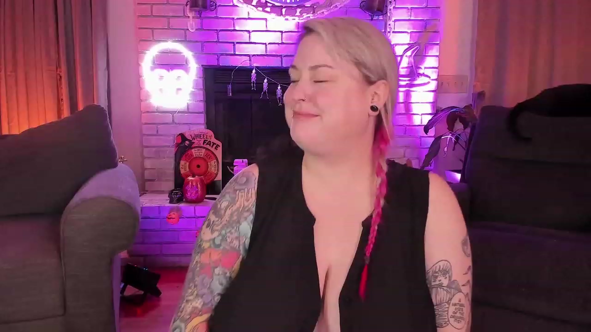 Gallery image thumbnail from mari_jae's myfreecams stream on, 10/15/2023, 10:11 image 1 of 20