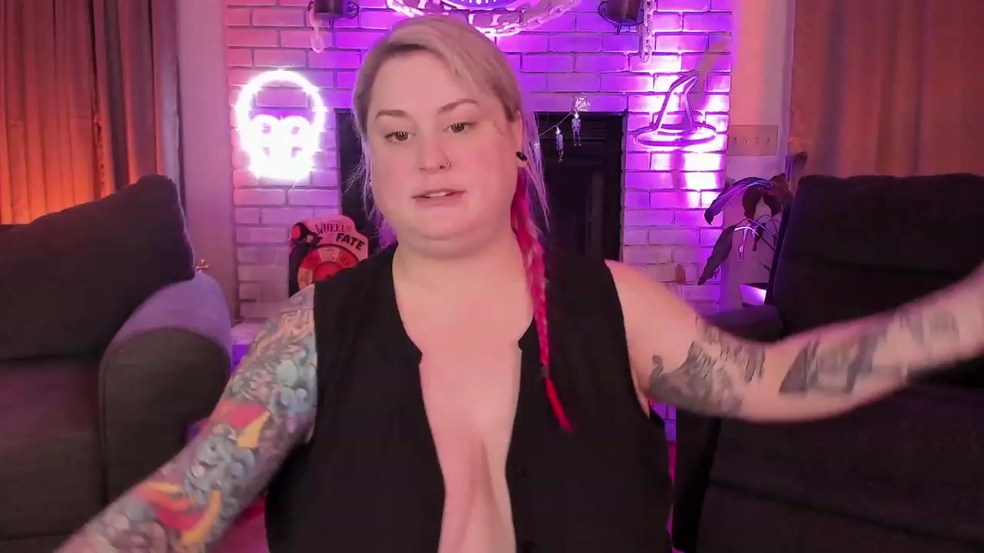 Gallery image thumbnail from mari_jae's myfreecams stream on, 10/15/2023, 10:11 image 12 of 20