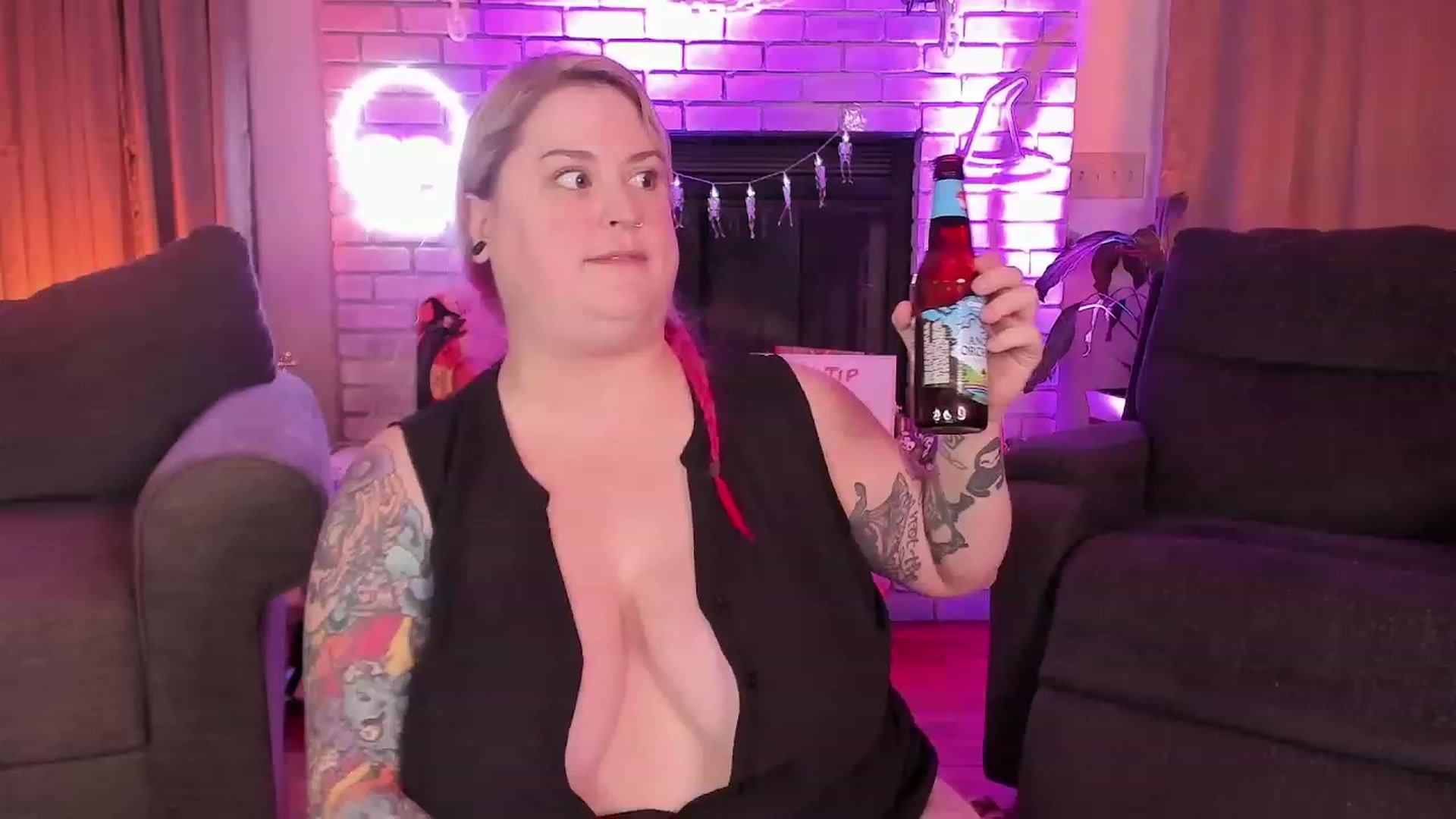 Gallery image thumbnail from mari_jae's myfreecams stream on, 10/15/2023, 10:11 image 13 of 20
