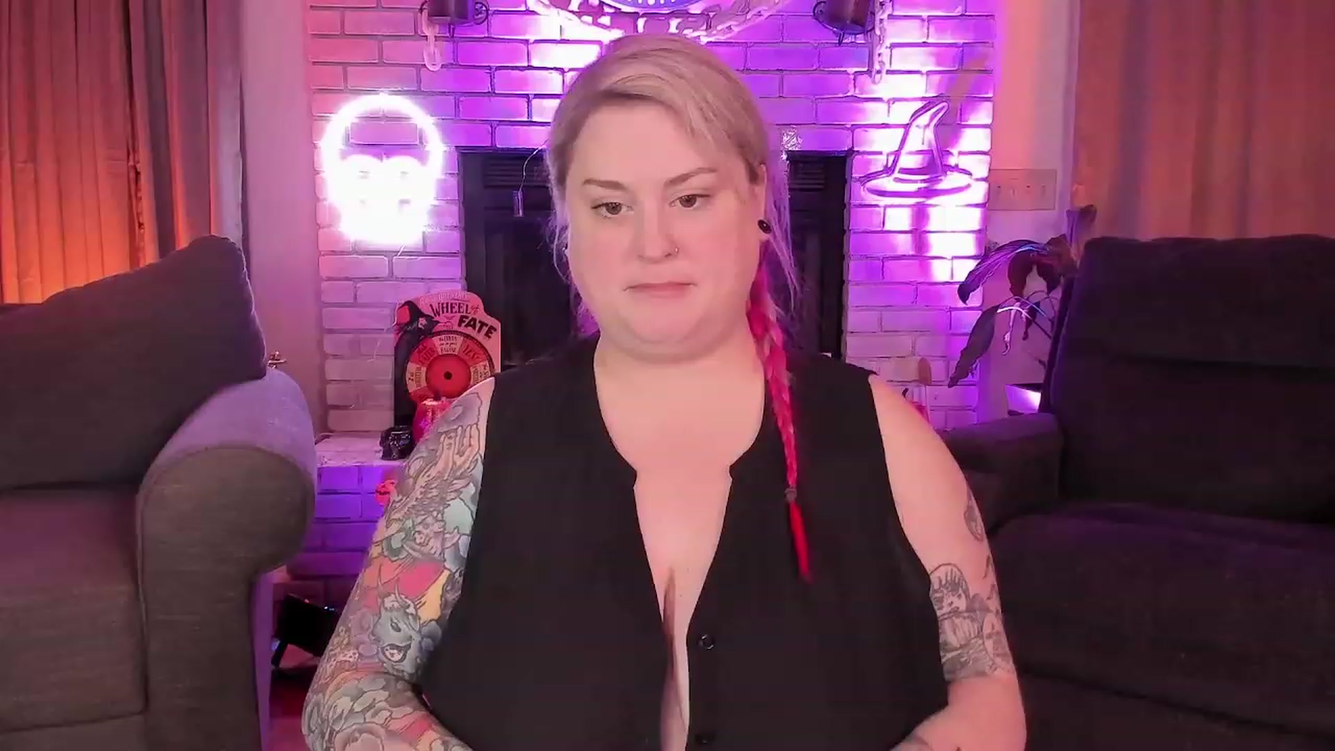 Gallery image thumbnail from mari_jae's myfreecams stream on, 10/15/2023, 10:11 image 7 of 20