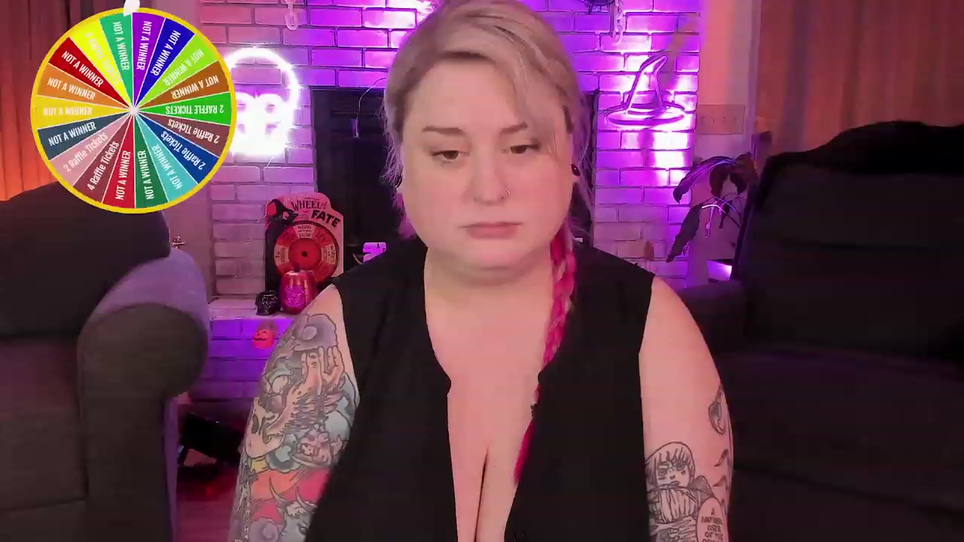 Gallery image thumbnail from mari_jae's myfreecams stream on, 10/15/2023, 11:53 image 10 of 20