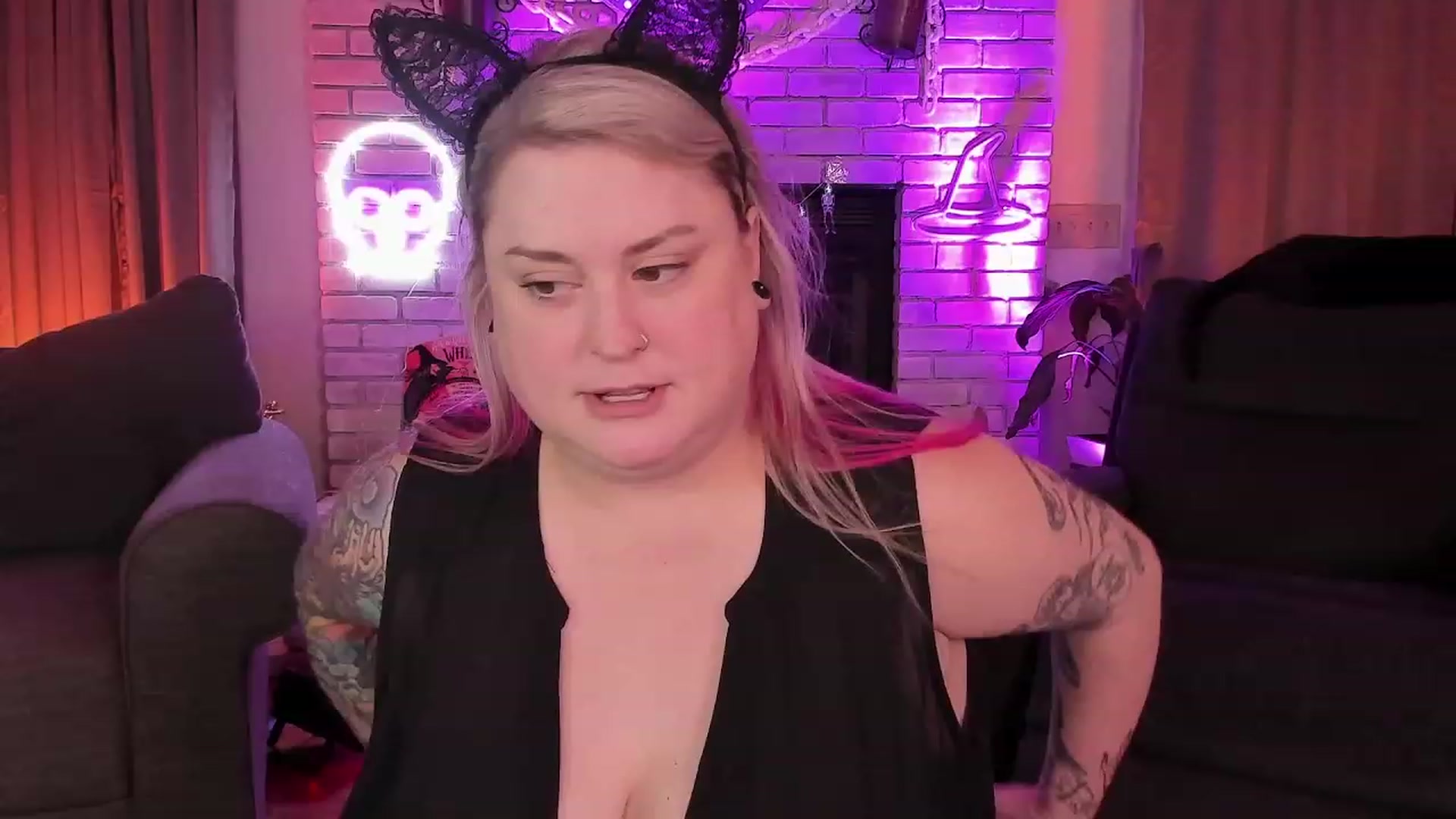 Gallery image thumbnail from mari_jae's myfreecams stream on, 10/15/2023, 11:53 image 18 of 20