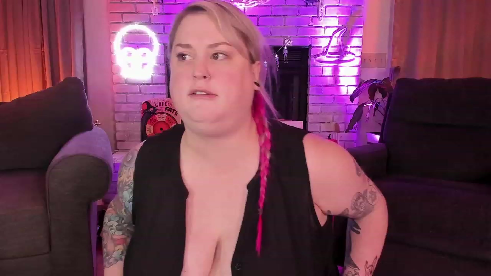 Gallery image thumbnail from mari_jae's myfreecams stream on, 10/15/2023, 11:53 image 1 of 20