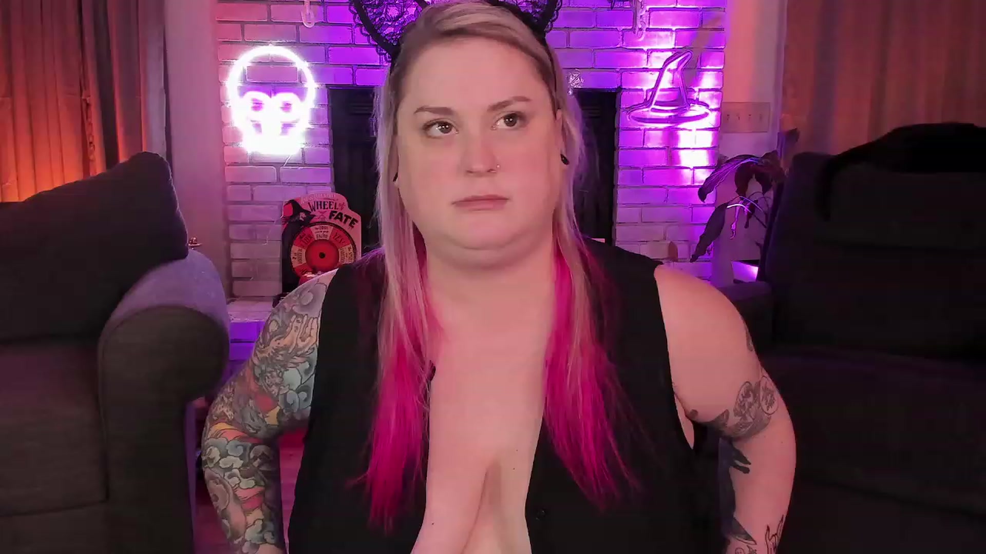 Gallery image thumbnail from mari_jae's myfreecams stream on, 10/15/2023, 12:11 image 17 of 20