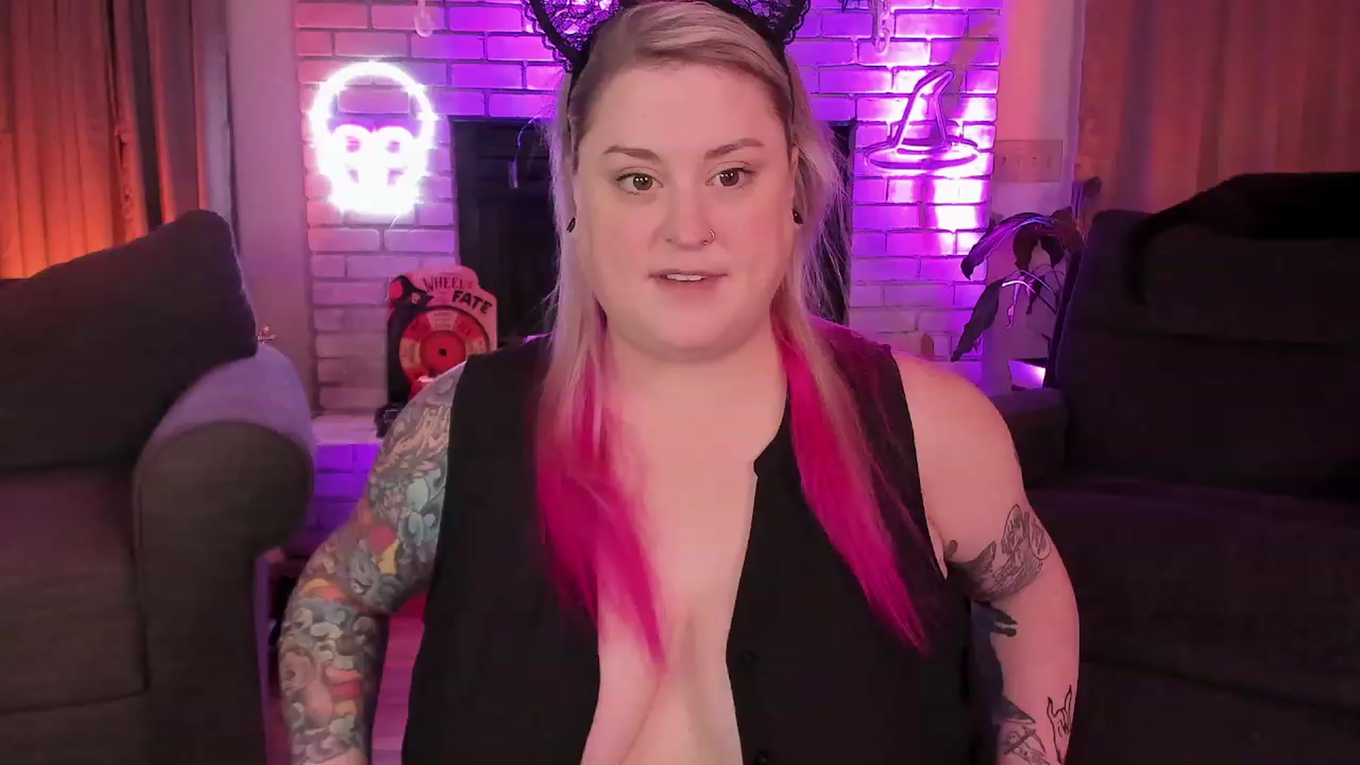 Gallery image thumbnail from mari_jae's myfreecams stream on, 10/15/2023, 12:11 image 3 of 20
