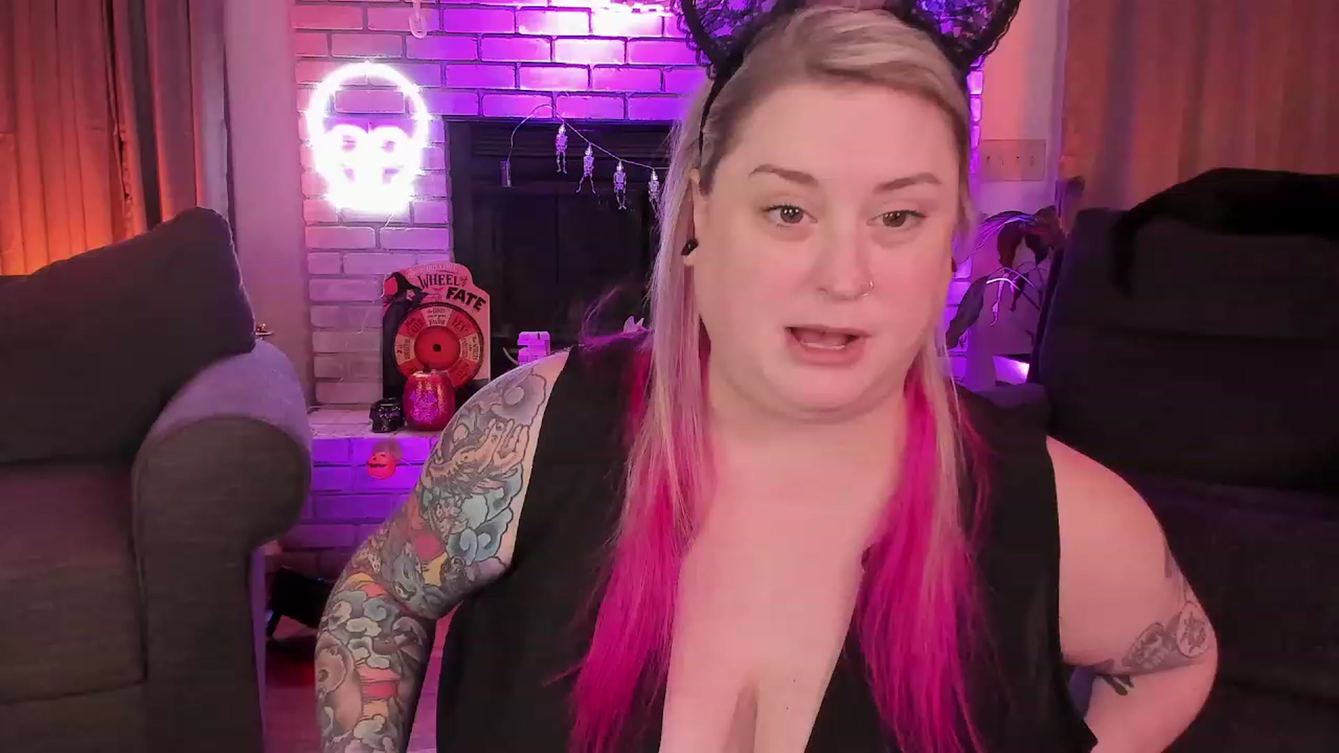 Gallery image thumbnail from mari_jae's myfreecams stream on, 10/15/2023, 12:11 image 18 of 20