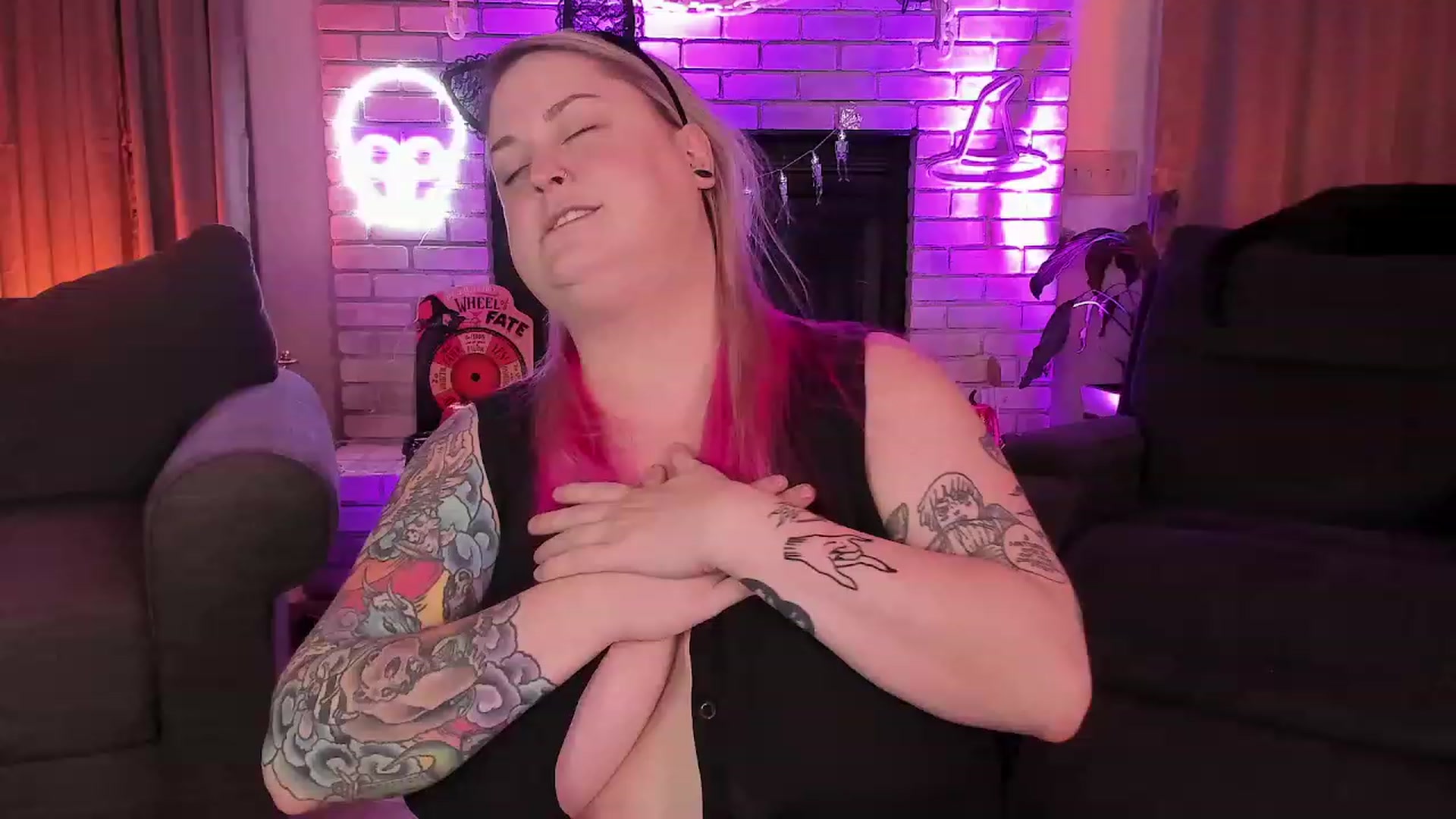 Gallery image thumbnail from mari_jae's myfreecams stream on, 10/15/2023, 12:11 image 7 of 20