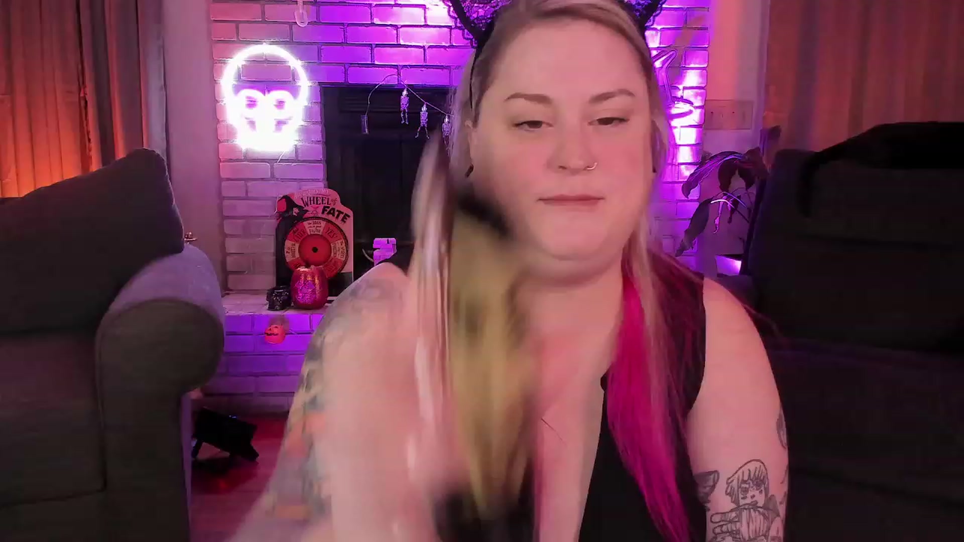 Gallery image thumbnail from mari_jae's myfreecams stream on, 10/15/2023, 12:11 image 5 of 20