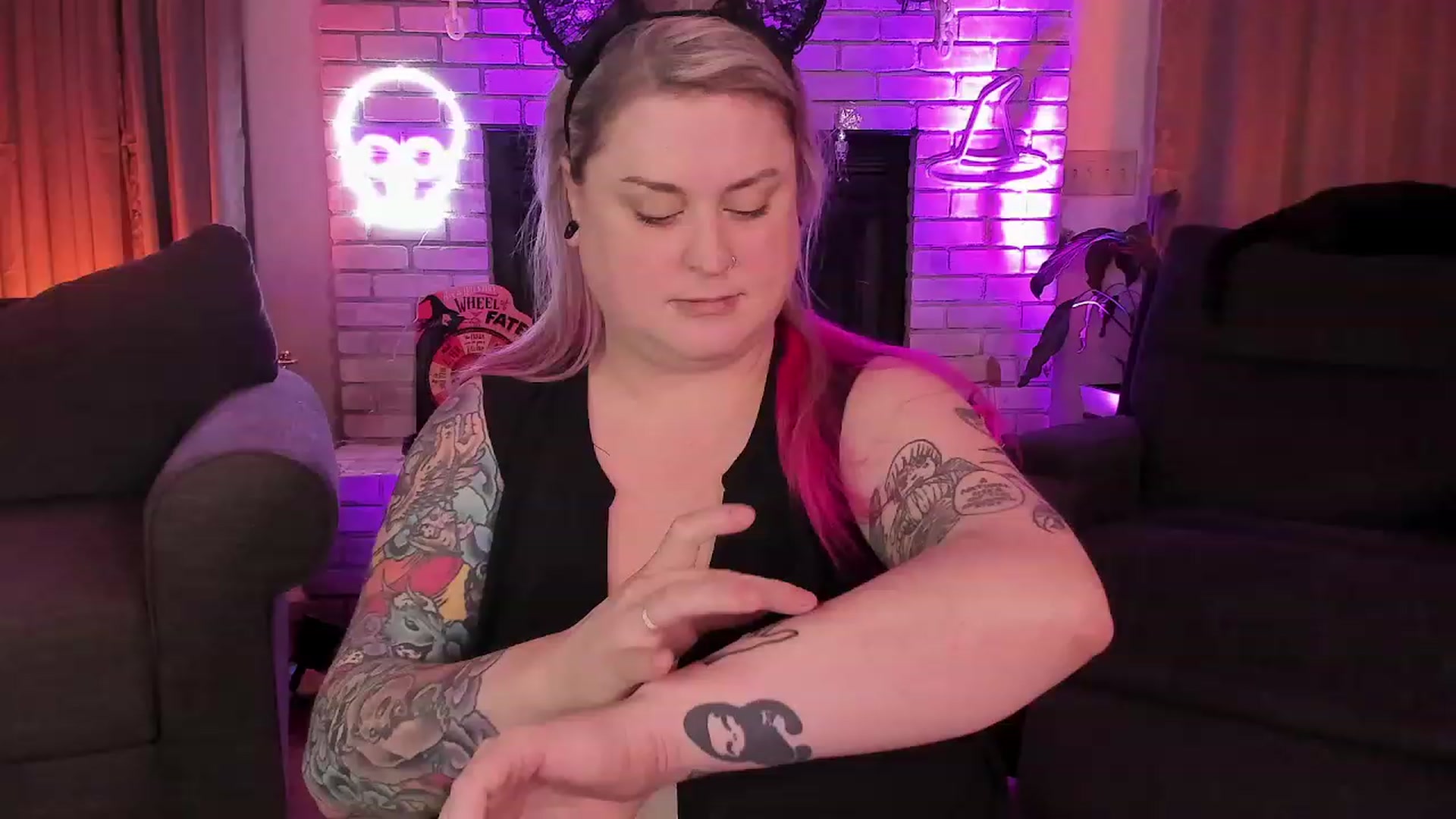 Gallery image thumbnail from mari_jae's myfreecams stream on, 10/15/2023, 12:11 image 10 of 20
