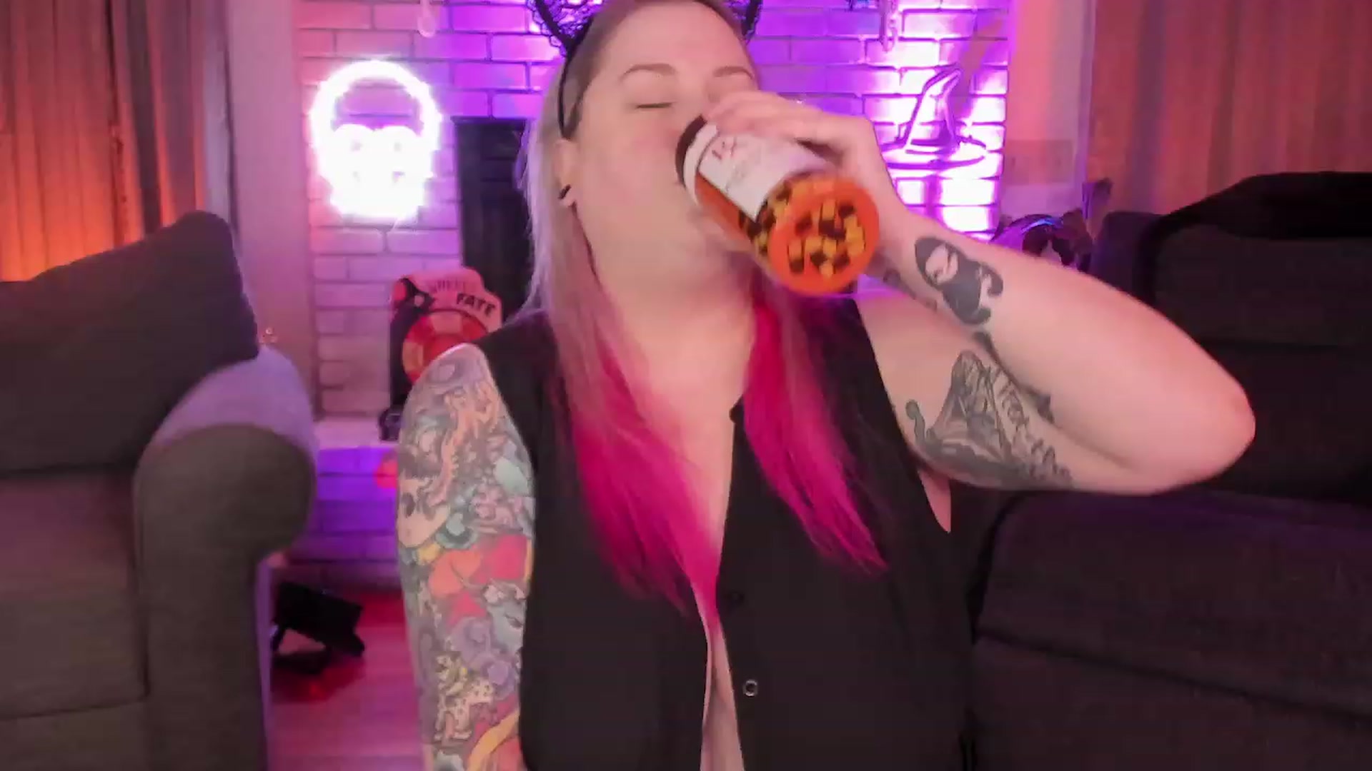 Gallery image thumbnail from mari_jae's myfreecams stream on, 10/15/2023, 12:11 image 4 of 20