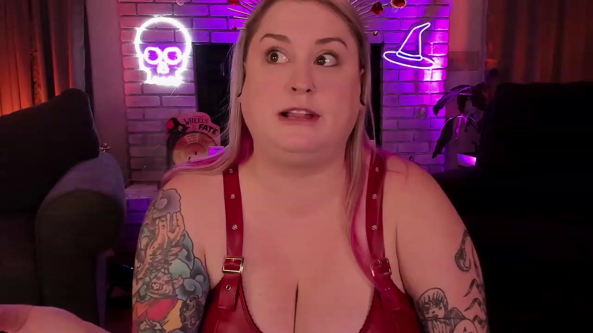 Gallery image thumbnail from mari_jae's myfreecams stream on, 10/19/2023, 09:23 image 1 of 20