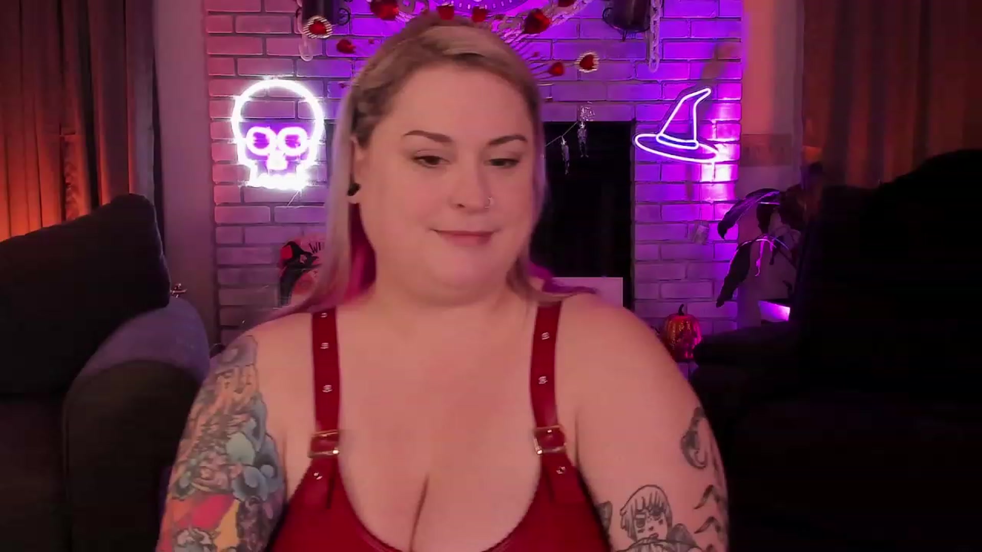 Gallery image thumbnail from mari_jae's myfreecams stream on, 10/19/2023, 09:23 image 10 of 20