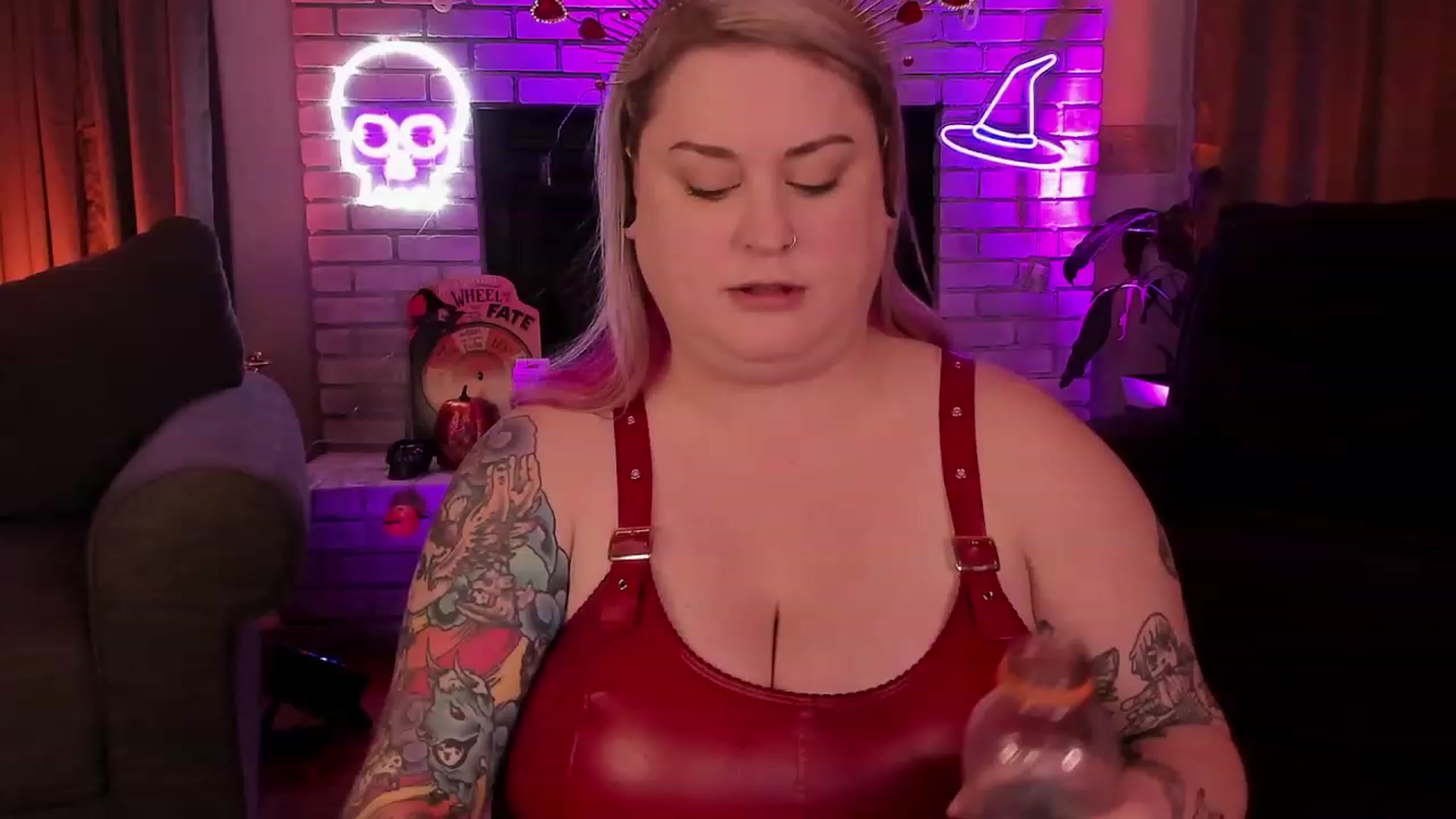 Gallery image thumbnail from mari_jae's myfreecams stream on, 10/19/2023, 09:23 image 2 of 20