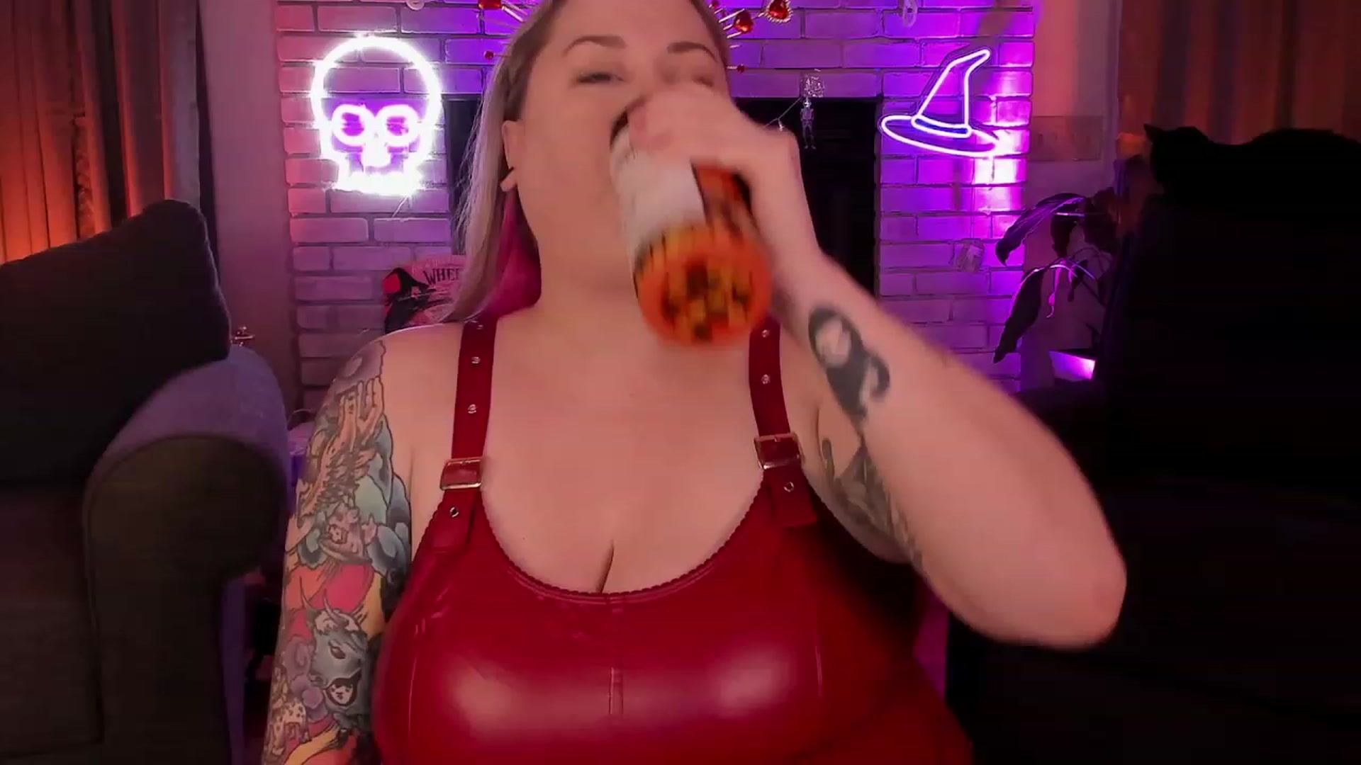 Gallery image thumbnail from mari_jae's myfreecams stream on, 10/19/2023, 09:23 image 7 of 20