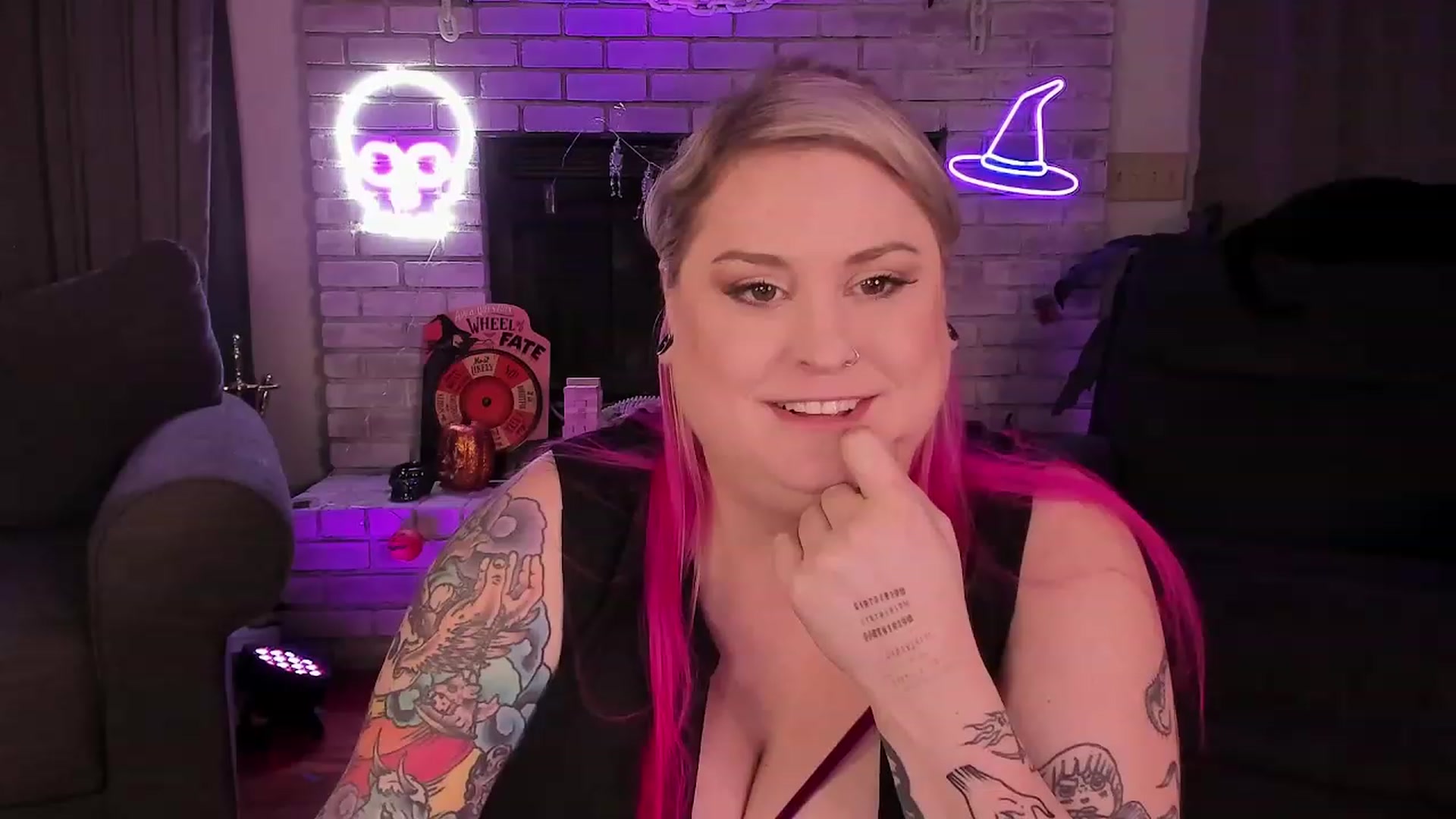 Gallery image thumbnail from mari_jae's myfreecams stream on, 10/28/2023, 10:35 image 4 of 20