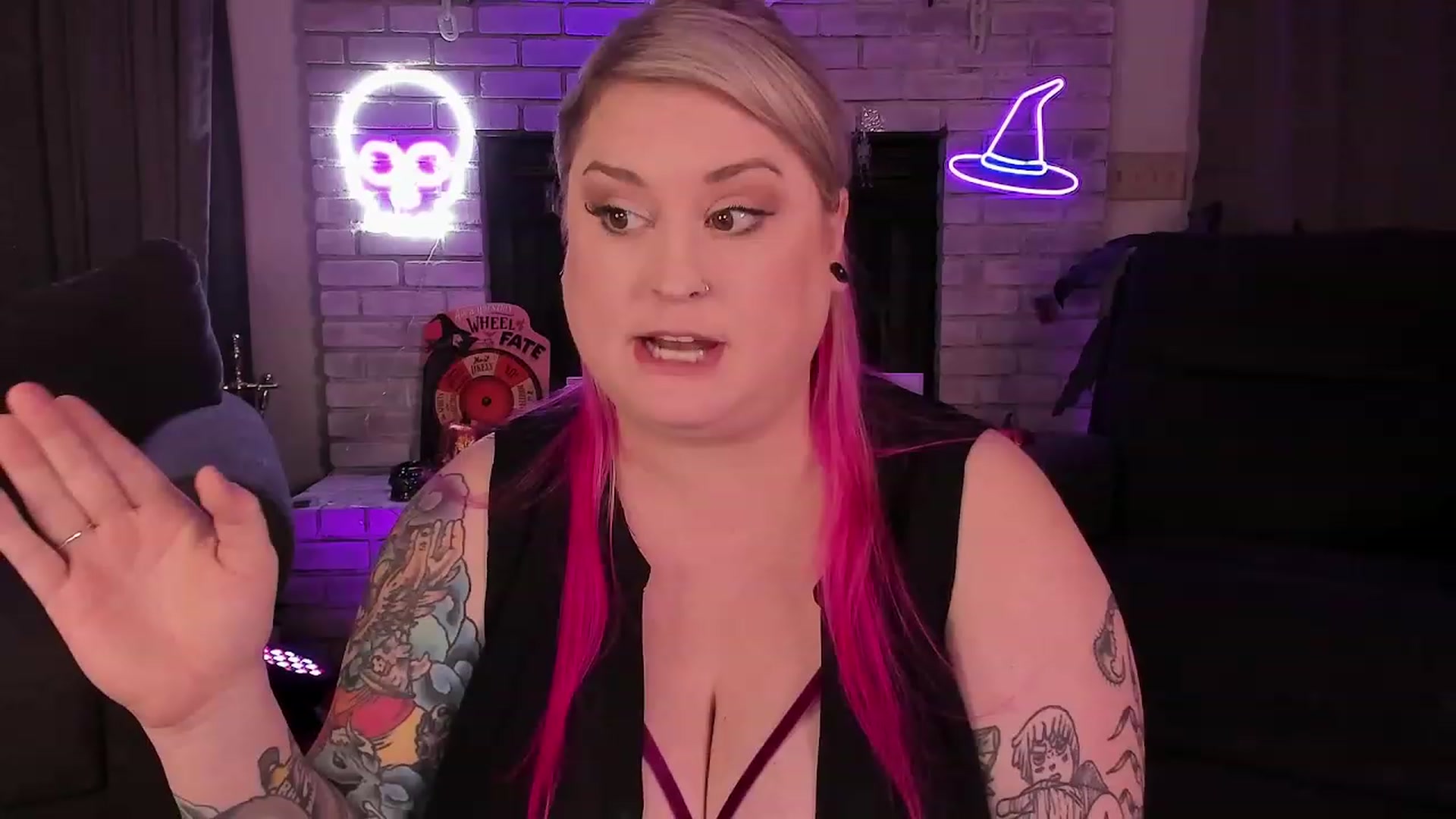 Gallery image thumbnail from mari_jae's myfreecams stream on, 10/28/2023, 10:35 image 8 of 20