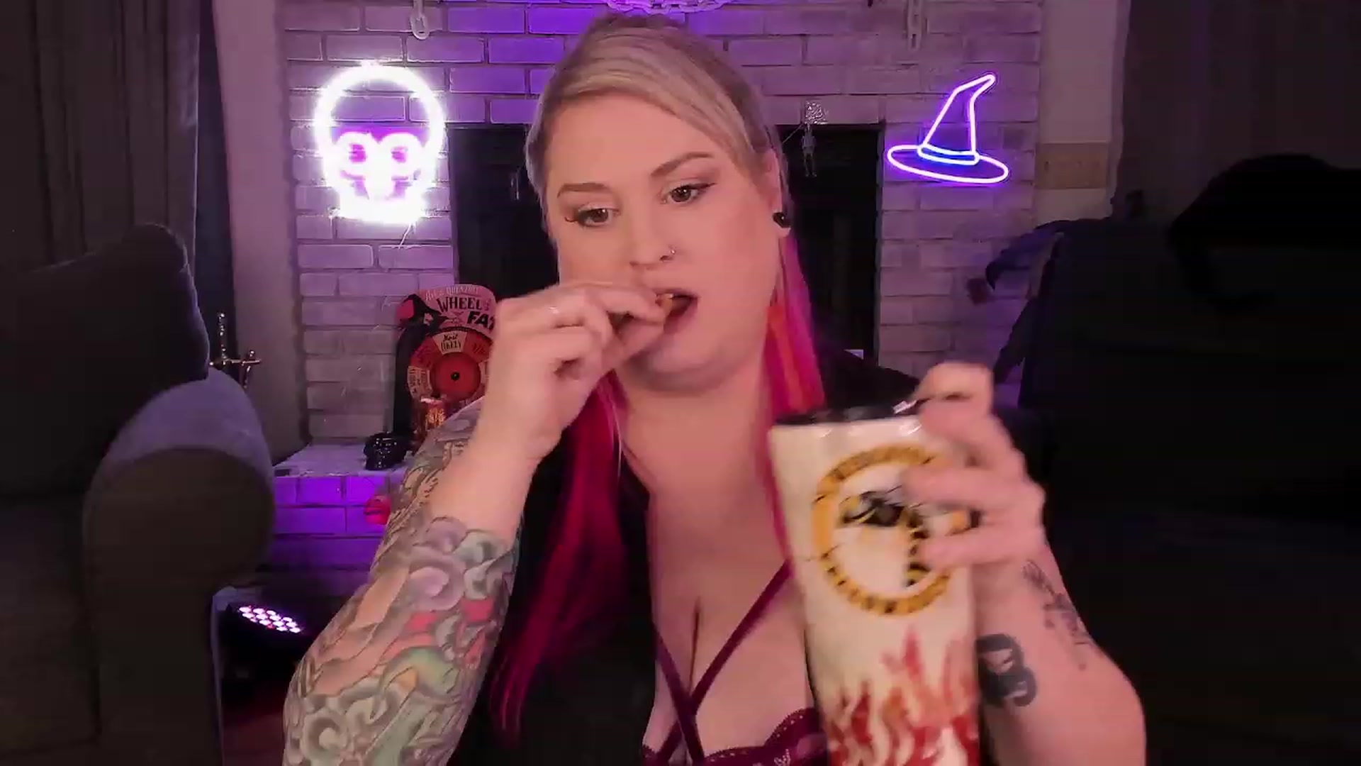 Gallery image thumbnail from mari_jae's myfreecams stream on, 10/28/2023, 10:35 image 3 of 20