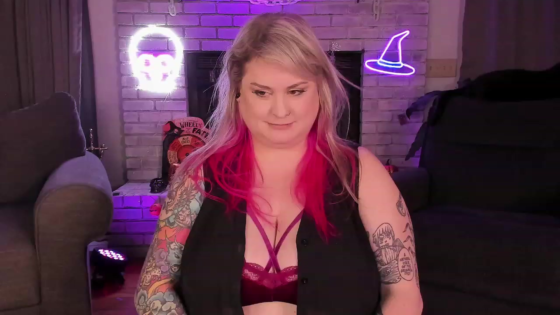 Gallery image thumbnail from mari_jae's myfreecams stream on, 10/28/2023, 11:00 image 9 of 20