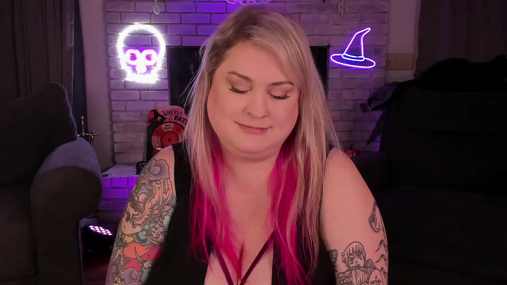 Gallery image thumbnail from mari_jae's myfreecams stream on, 10/28/2023, 11:00 image 5 of 20