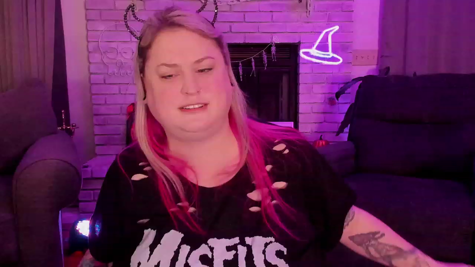 Gallery image thumbnail from mari_jae's myfreecams stream on, 10/30/2023, 09:24 image 5 of 20