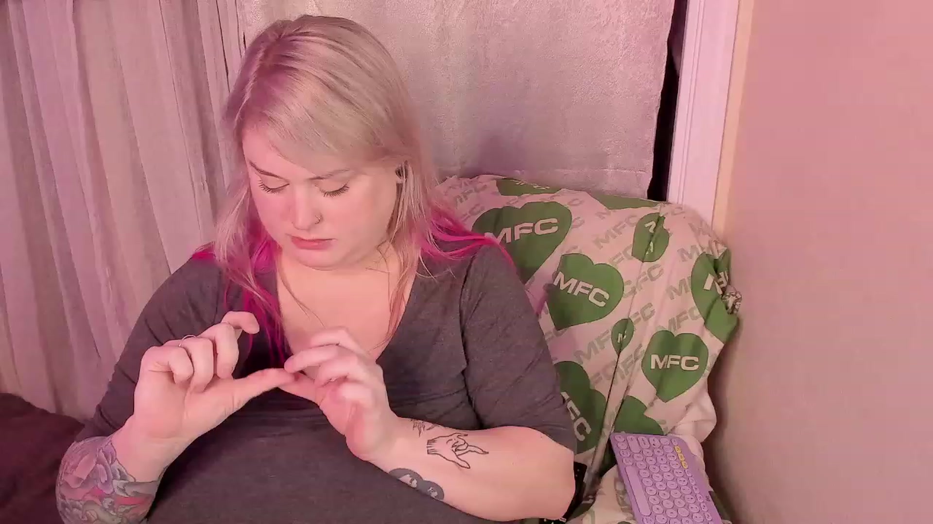 Gallery image thumbnail from mari_jae's myfreecams stream on, 11/11/2023, 13:11 image 15 of 20