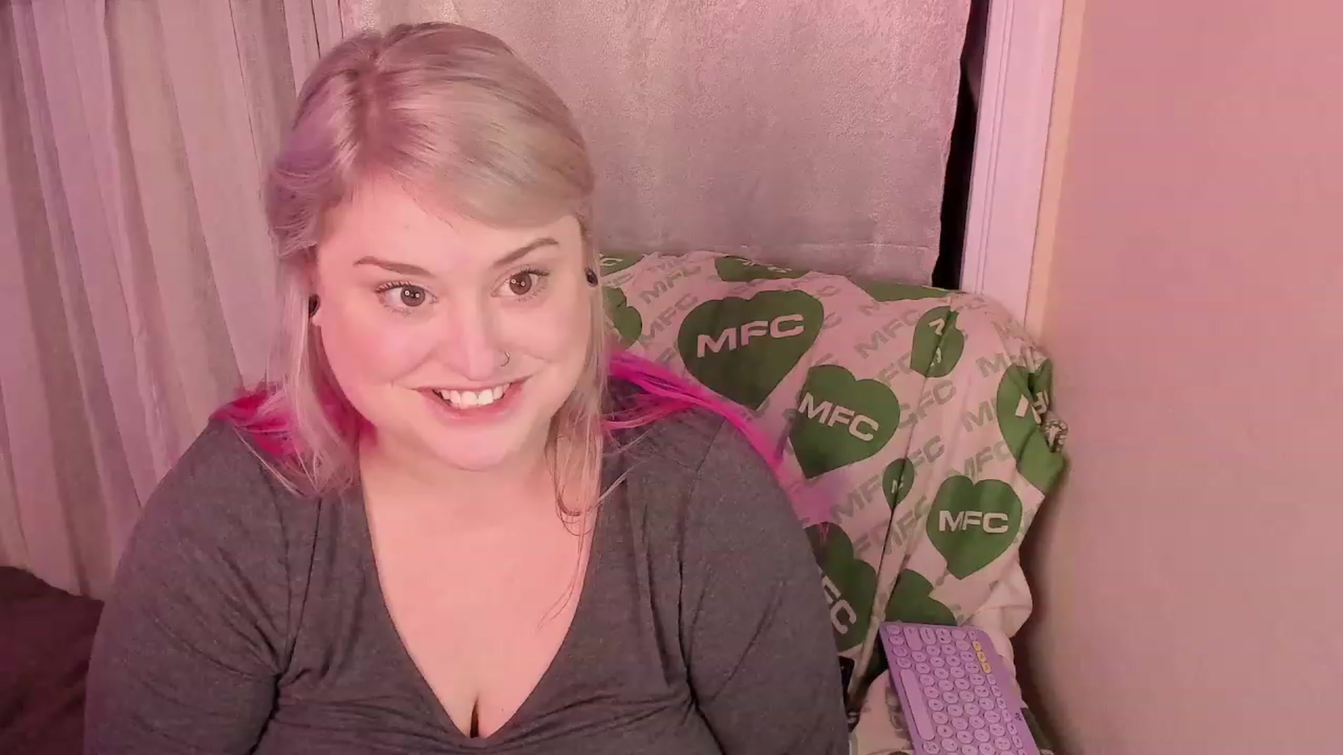 Gallery image thumbnail from mari_jae's myfreecams stream on, 11/11/2023, 13:11 image 14 of 20
