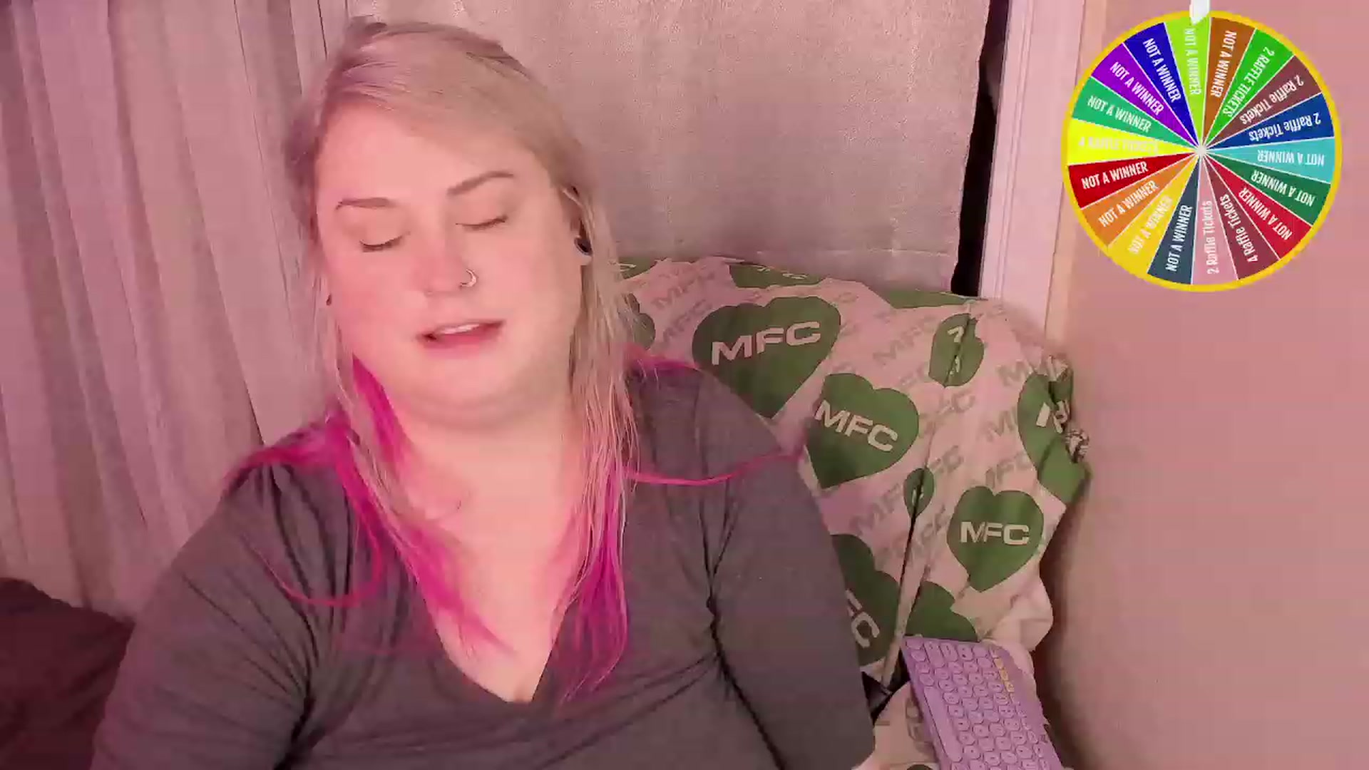 Gallery image thumbnail from mari_jae's myfreecams stream on, 11/11/2023, 13:11 image 19 of 20