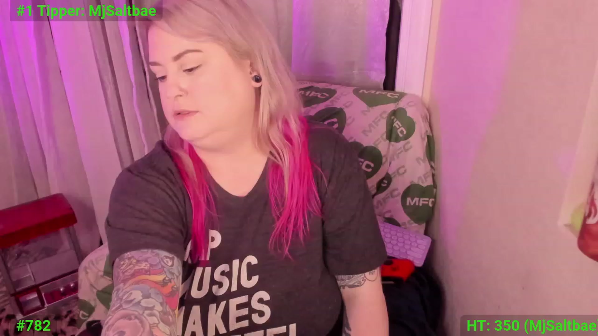 Gallery image thumbnail from mari_jae's myfreecams stream on, 12/06/2023, 09:40 image 18 of 20