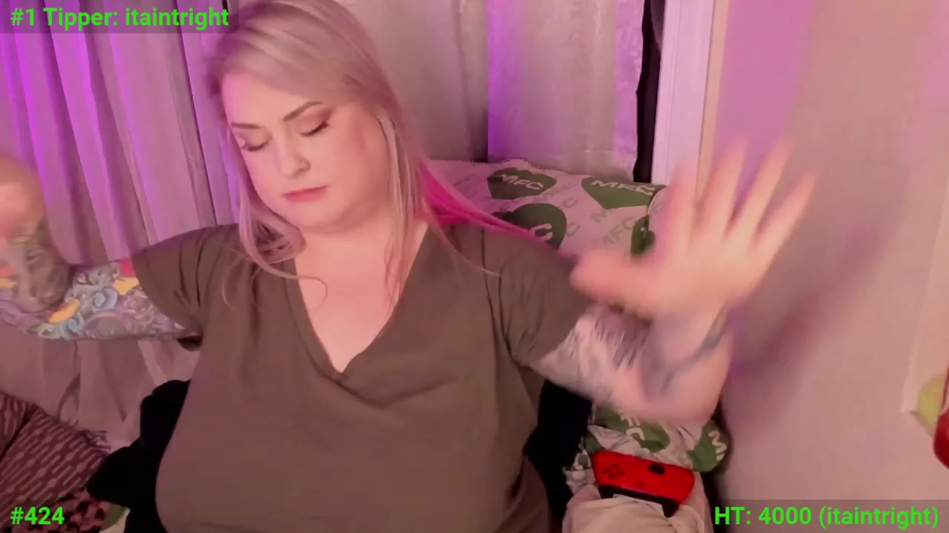 Gallery image thumbnail from mari_jae's myfreecams stream on, 12/10/2023, 09:02 image 5 of 20
