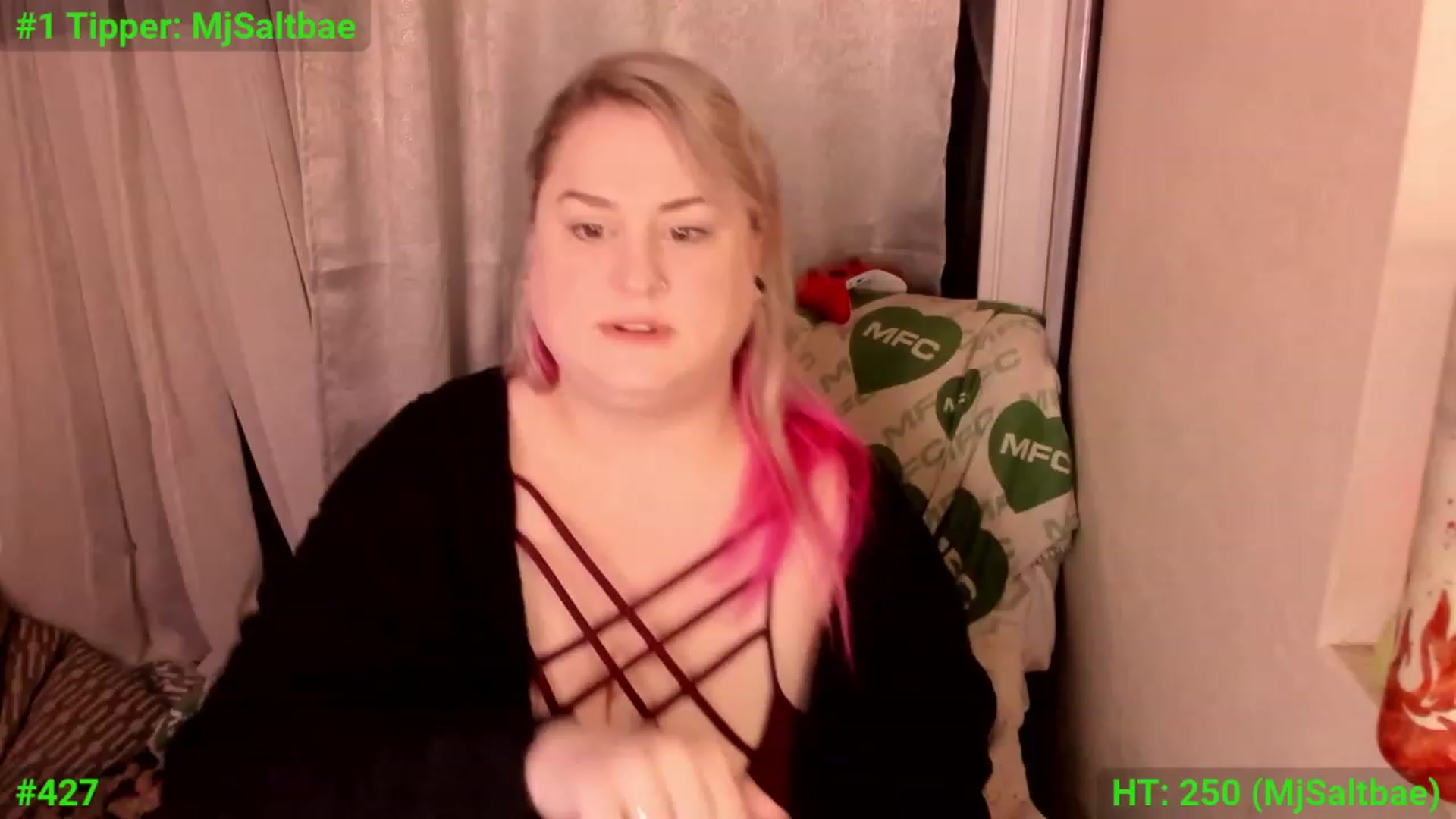 Gallery image thumbnail from mari_jae's myfreecams stream on, 12/20/2023, 07:37 image 7 of 20